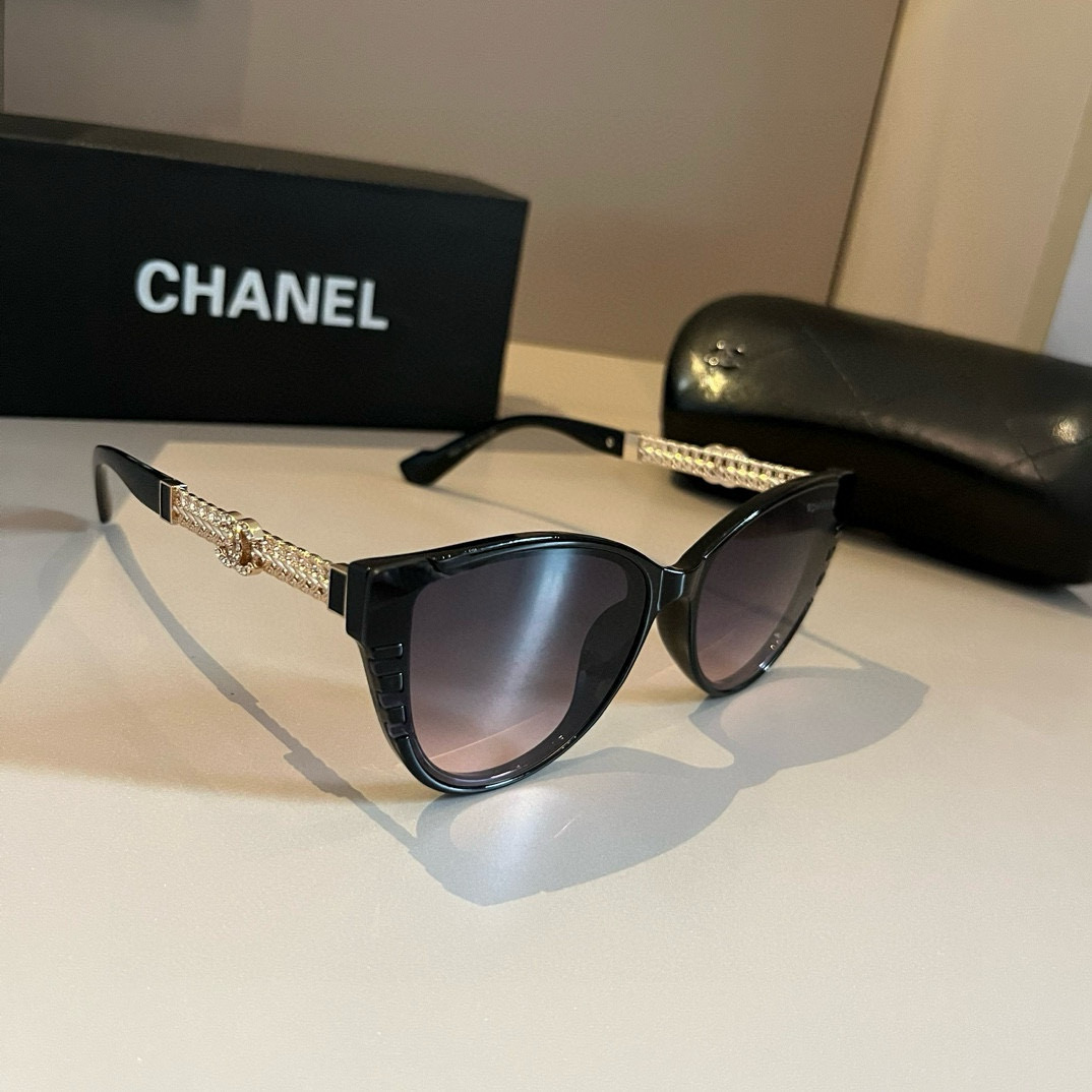 NO:255871,Chanel's new glasses cool and uncensored artifact are super stylish and don't want to make-up. Ladies can have two glasses, super versatile glasses, sunglasses, sunglasses, chanel, chanel19860909Chanel香奈儿新款眼镜酷飒素颜神器超有范不想画妆小姐姐们可以拥有哦两款眼镜超百搭眼镜墨镜太阳镜,眼镜,chanel,chanel,glasses
