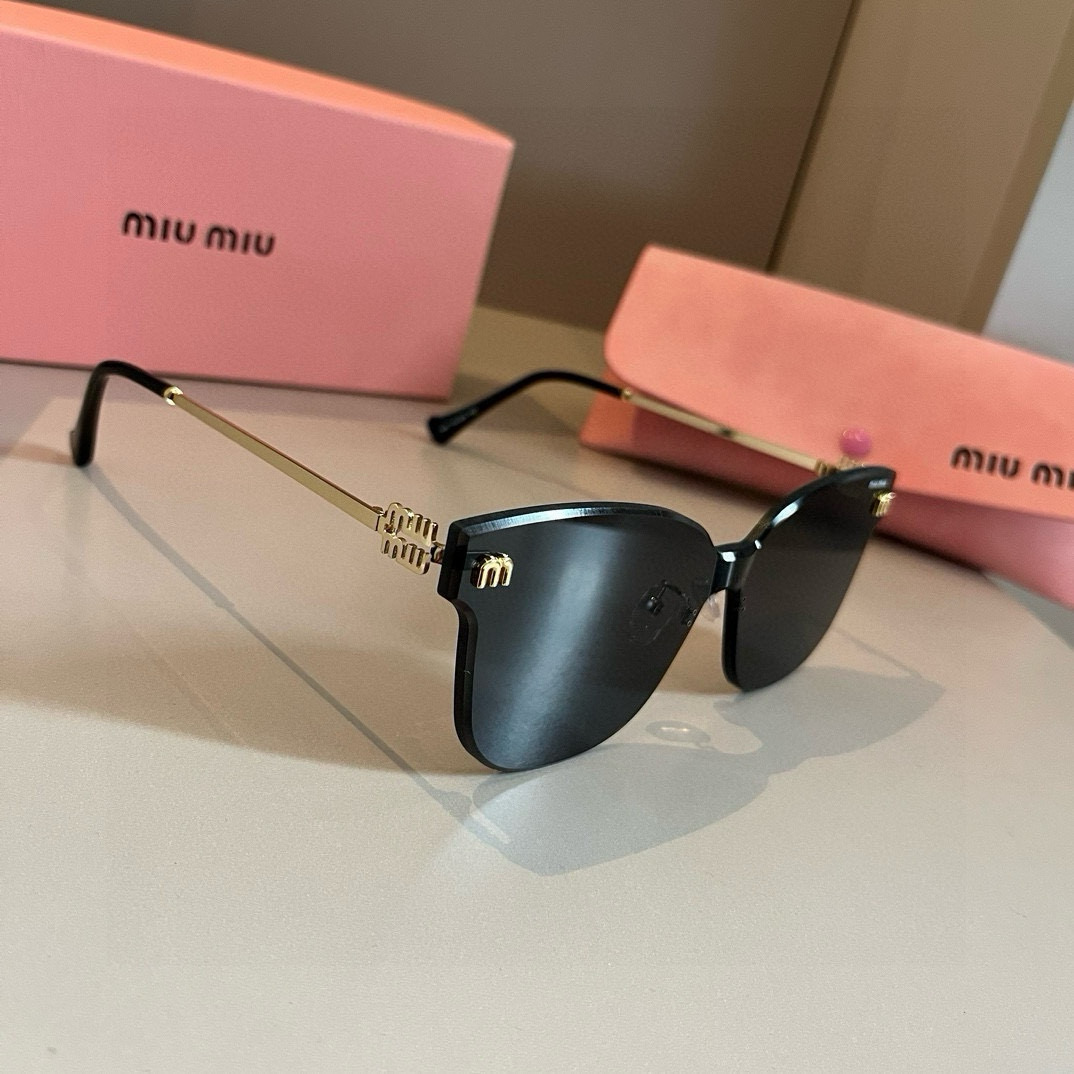 NO:255917,MIUMIU girl's new color is here~ I want to weld the sunglasses on my face. Hard goods are not afraid of being late~ After several months, ZP mold is opened, any details are perfectly replicated, official website has no color difference contrast glasses sunglasses, glasses, miumiu19860909MIUMIU女孩新色来啦～ 想焊在脸上的墨镜 硬货不怕迟到～历经几个月ZP开模打造 任何细节完美复刻,官网无色差对比眼镜墨镜太阳镜,眼镜,miumiu,glasses