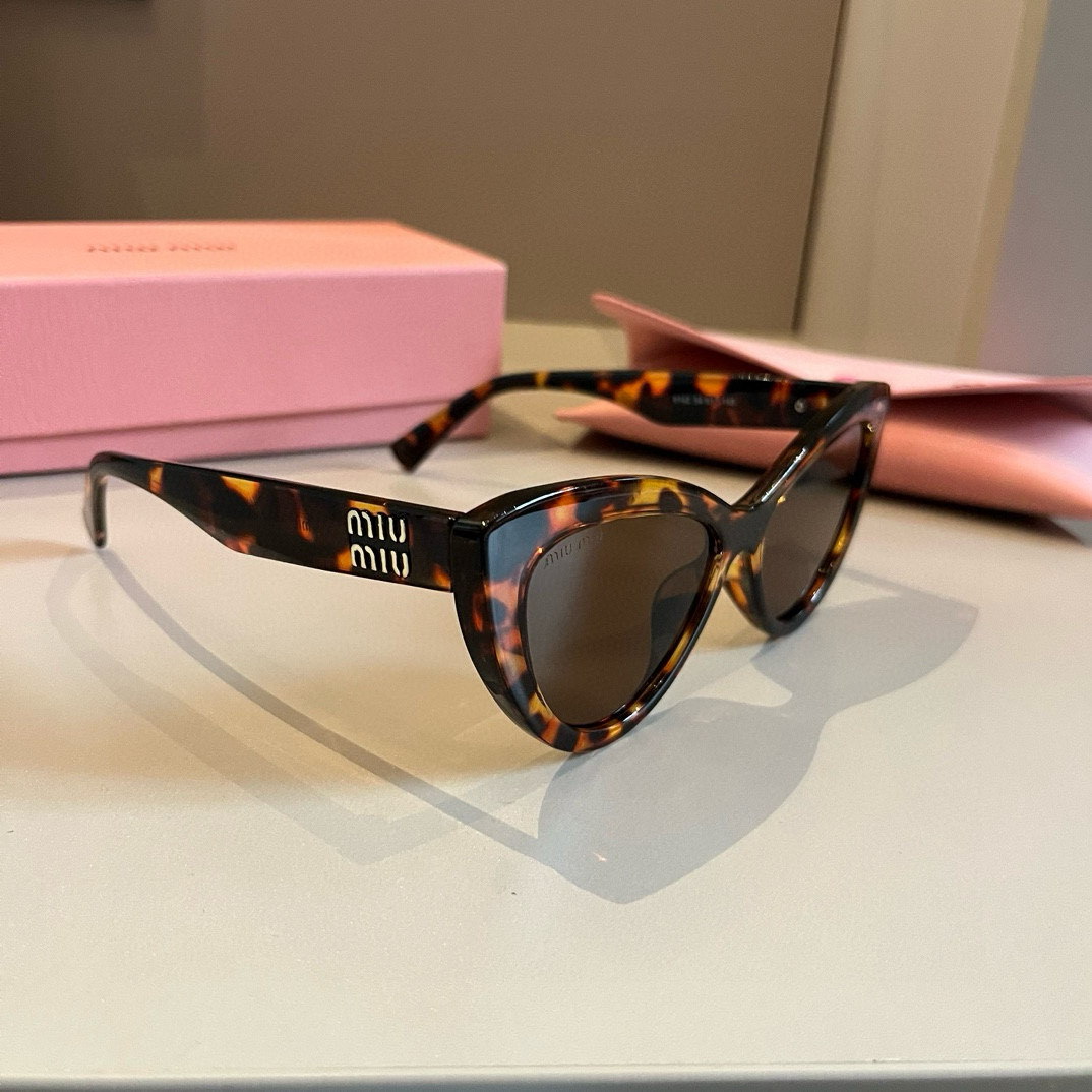 NO:255918,Miumiu Miu's new sunglasses cat glasses must be used for many celebrities when traveling. Sunglasses, glasses, sunglasses, sunglasses, glasses, miumiu19860909miumiu缪缪新款太阳墨镜猫眼镜 出行必众备多明星同款 太阳镜 眼镜墨镜太阳镜,眼镜,miumiu,glasses