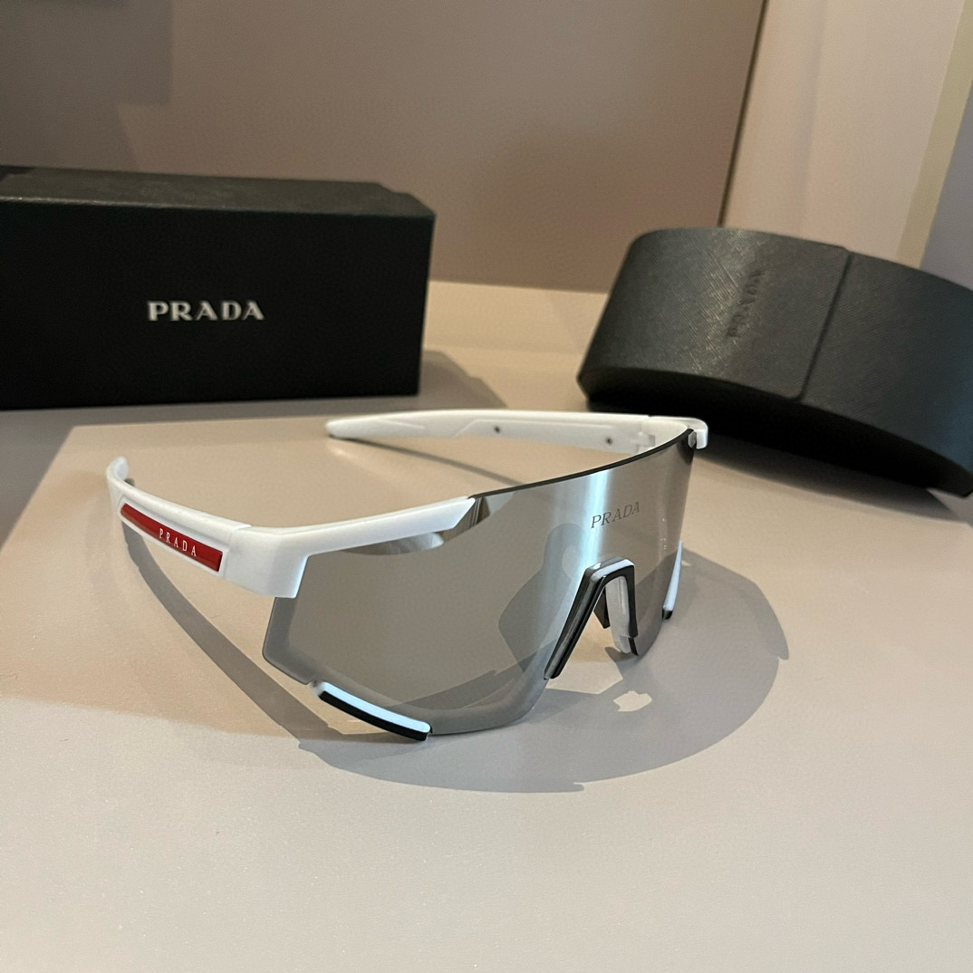 NO:255929,Prada SPS 04W PR*Prada SPS 04W Goggles SIZE: Sports sunglasses Have you encountered this embarrassing situation? When you go out and want to wear glasses, but you find that the sun is too vicious and it will be sunburned directly into your eyes #Don’t worry about sports equipment, I will recommend a good thing for you - sun sports glasses! This glasses can not only prevent direct sunlight, but also a must-have product for sports enthusiasts. Wear sun sports glasses and instantly transform into a fashionable sports expert. Make your summer no longer monotonous glasses sunglasses, glasses, prada19860909普拉达SPS 04W PR*普-达SPS 04W风镜 SIZE: 运动太阳眼镜 有没有遇到这个尴尬的情况?出门在外想戴 眼镜,却发现太阳太毒辣,直接晒到眼睛里 #运动装备别担心,我来帮你们推荐一个好东西一-太阳运动眼镜!这款眼镜不仅能够防止太阳光线直射,还是运动爱好者的必备 良 品.戴上太阳运动眼镜,瞬间变身时尚运动达人 让你的夏日不再单调眼镜墨镜太阳镜,眼镜,prada,glasses