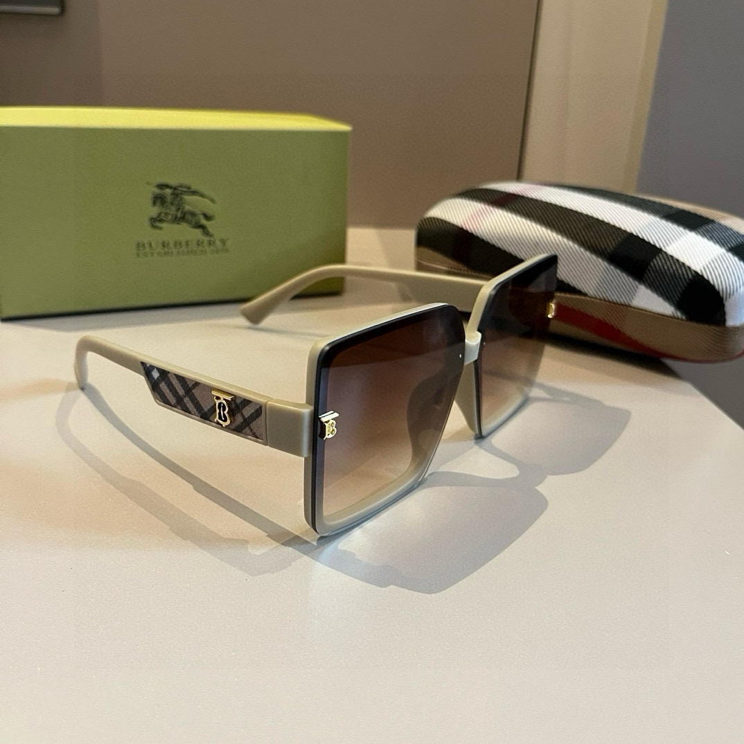 NO:255963,Burberry Burberry's new sunglasses must be used for traveling many celebrities. Sunglasses, glasses, sunglasses, sunglasses, glasses, burberry, burberry19860909Burberry巴宝莉新款太阳墨镜出行必众备多明星同款 太阳镜眼镜墨镜太阳镜,眼镜,burberry,burberry,glasses