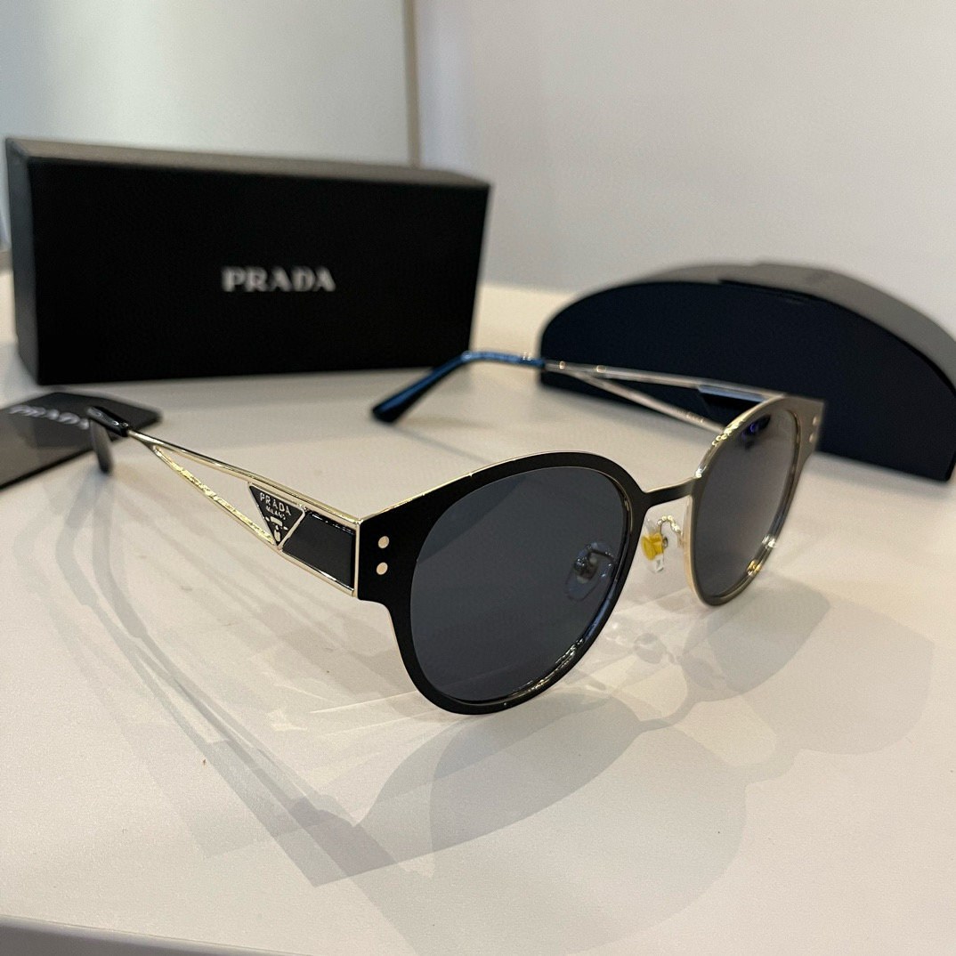 NO:256861,PRADA is made by the world-class master. Sun sunglasses high-end trendy and fashionable versatile men women's versatile face-slimming sunglasses high quality!  Driving sunglasses!  glasses sunglasses sunglasses, glasses, prada, prada19860909PRADA 普拉达 界级大师制造. 太阳墨镜 高档 潮流时尚百搭男士 女士款百搭瘦脸太阳镜 高品质 ！开车太阳镜 ！眼镜墨镜太阳镜,眼镜,prada,prada,glasses
