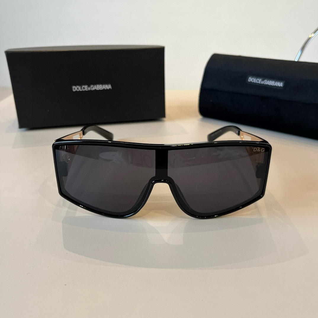 133&yen;
DG杜嘉班纳 新款 时尚个性墨镜。 眼镜户外防晒太阳镜