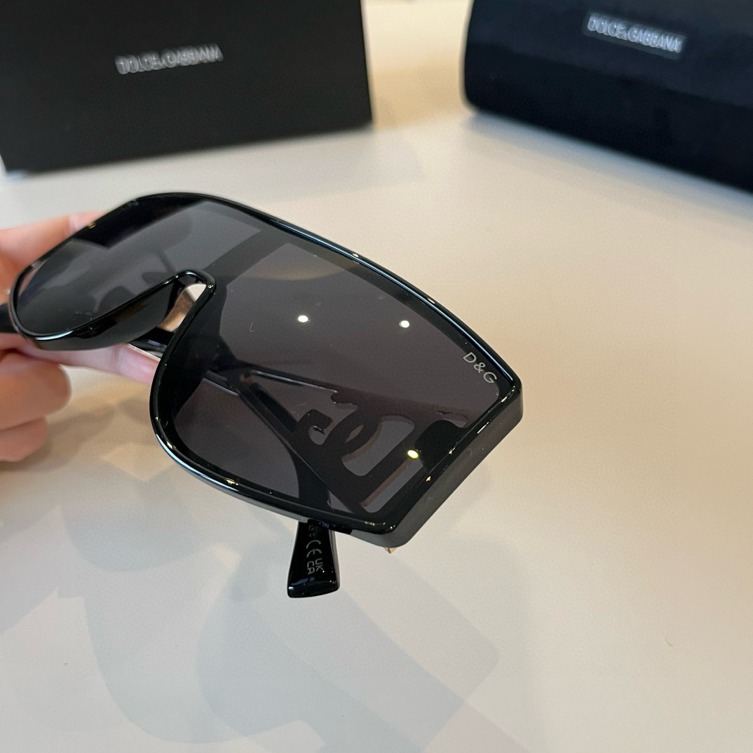 133&yen;
DG杜嘉班纳 新款 时尚个性墨镜。 眼镜户外防晒太阳镜