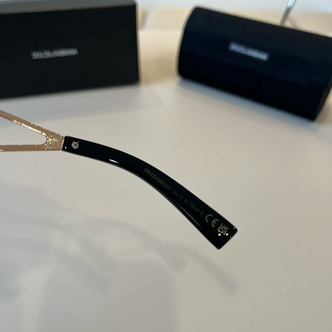 133&yen;
DG杜嘉班纳 新款 时尚个性墨镜。 眼镜户外防晒太阳镜