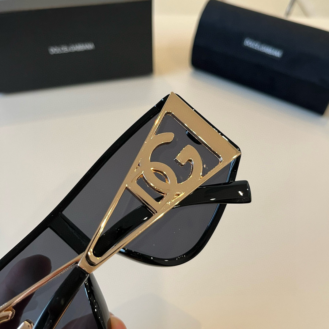 133&yen;
DG杜嘉班纳 新款 时尚个性墨镜。 眼镜户外防晒太阳镜