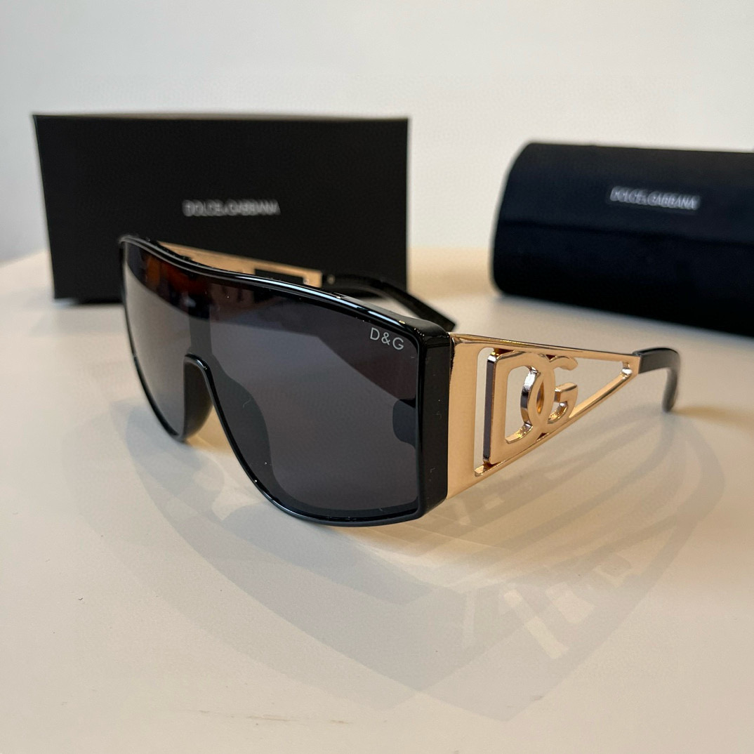133&yen;
DG杜嘉班纳 新款 时尚个性墨镜。 眼镜户外防晒太阳镜