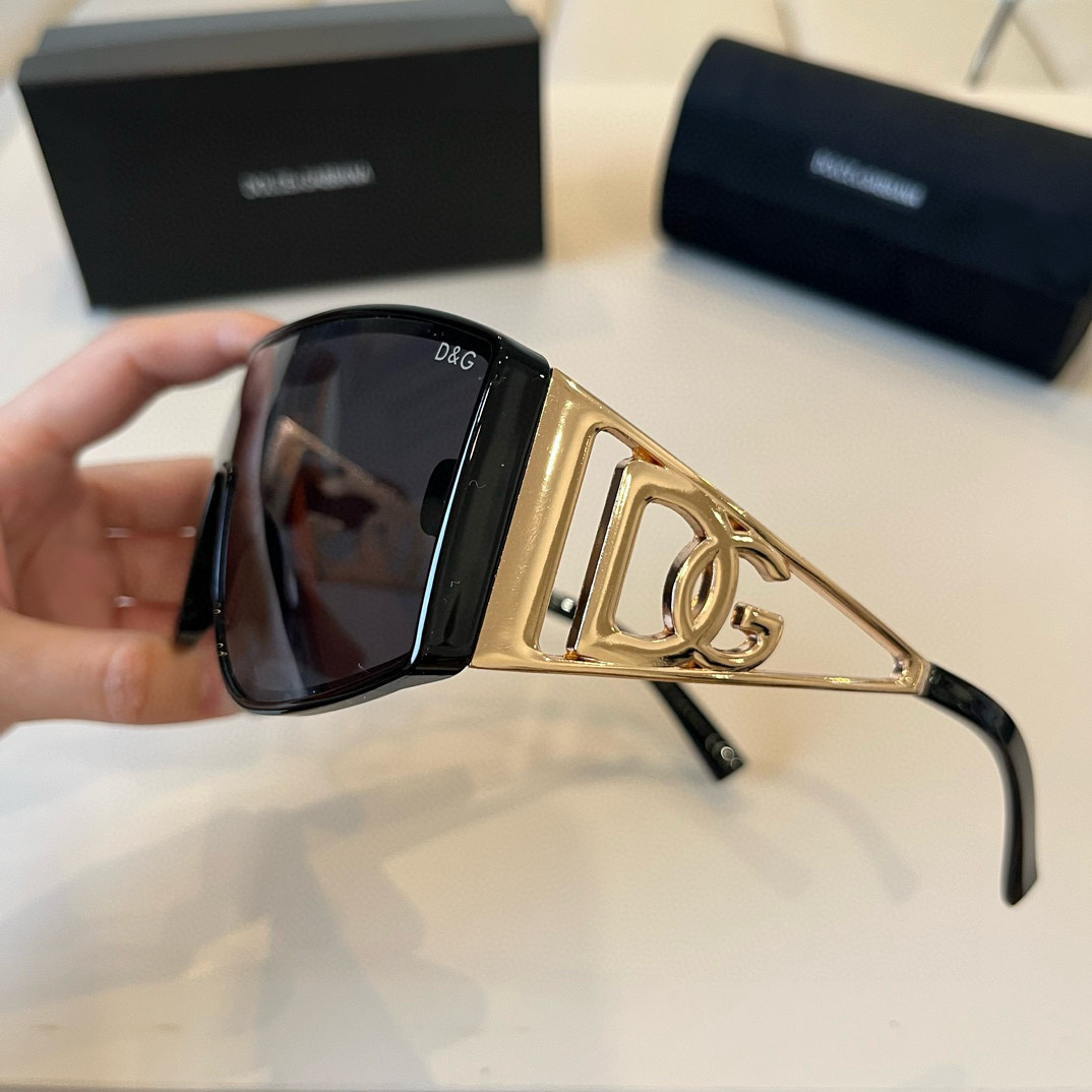 133&yen;
DG杜嘉班纳 新款 时尚个性墨镜。 眼镜户外防晒太阳镜
