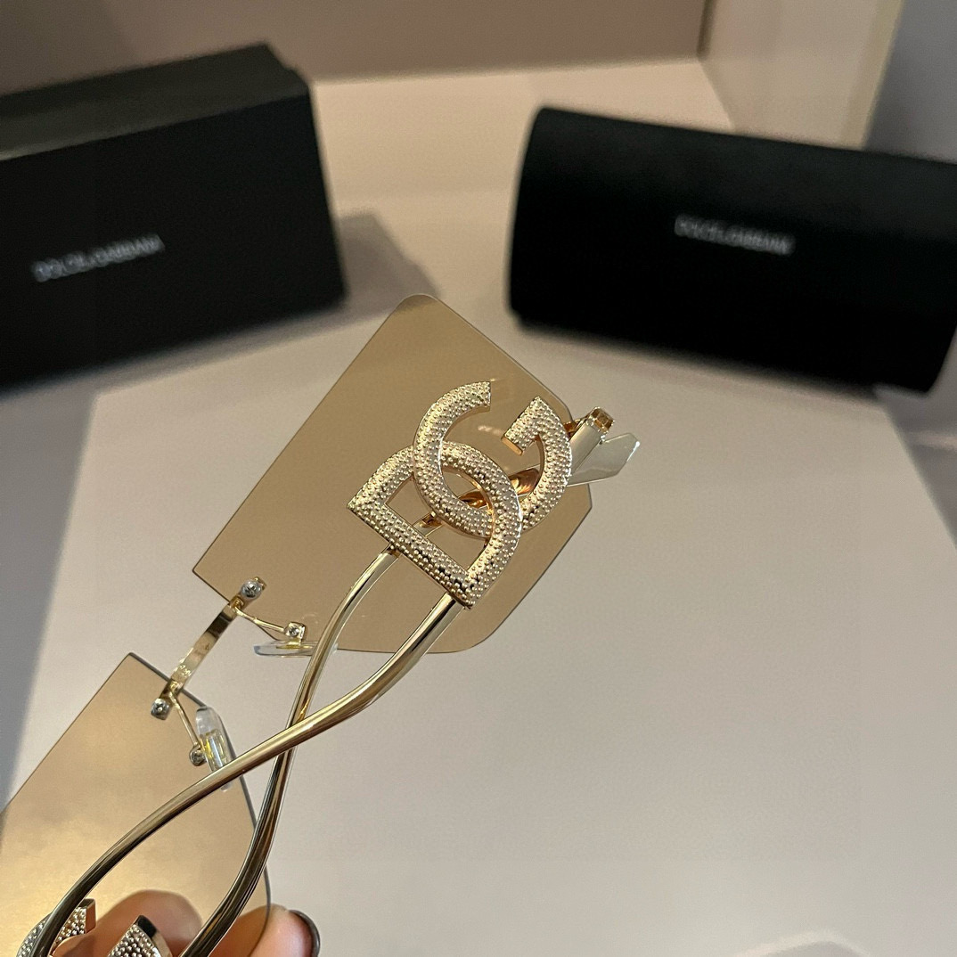 💰133&yen;
DG杜嘉班纳 新款 时尚个性墨镜，这个超级温柔，有夏天的味道