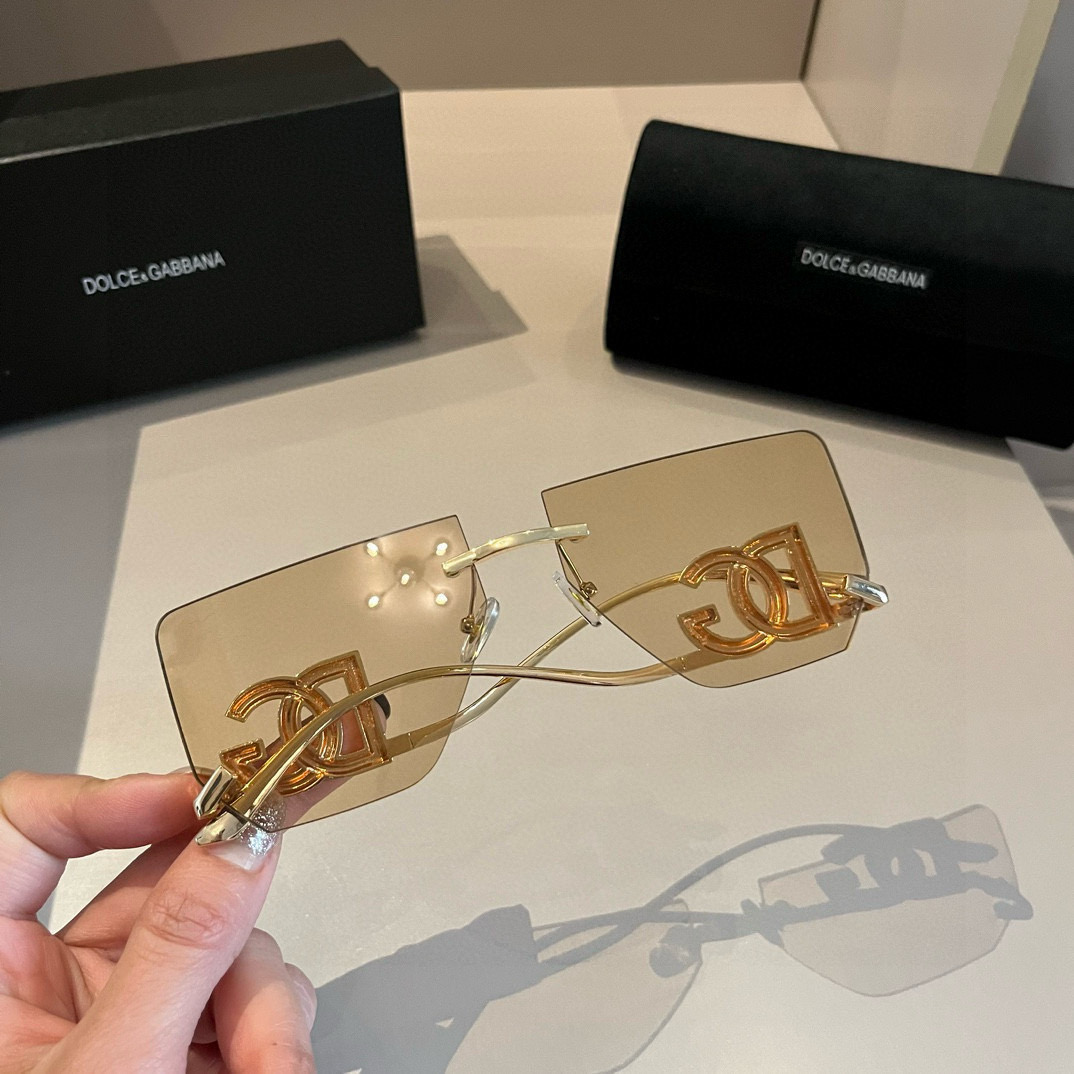 💰133&yen;
DG杜嘉班纳 新款 时尚个性墨镜，这个超级温柔，有夏天的味道