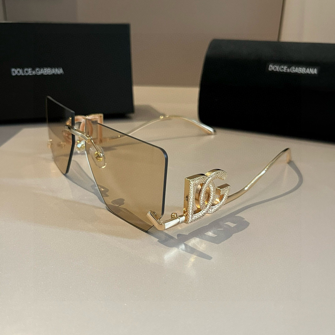 💰133&yen;
DG杜嘉班纳 新款 时尚个性墨镜，这个超级温柔，有夏天的味道