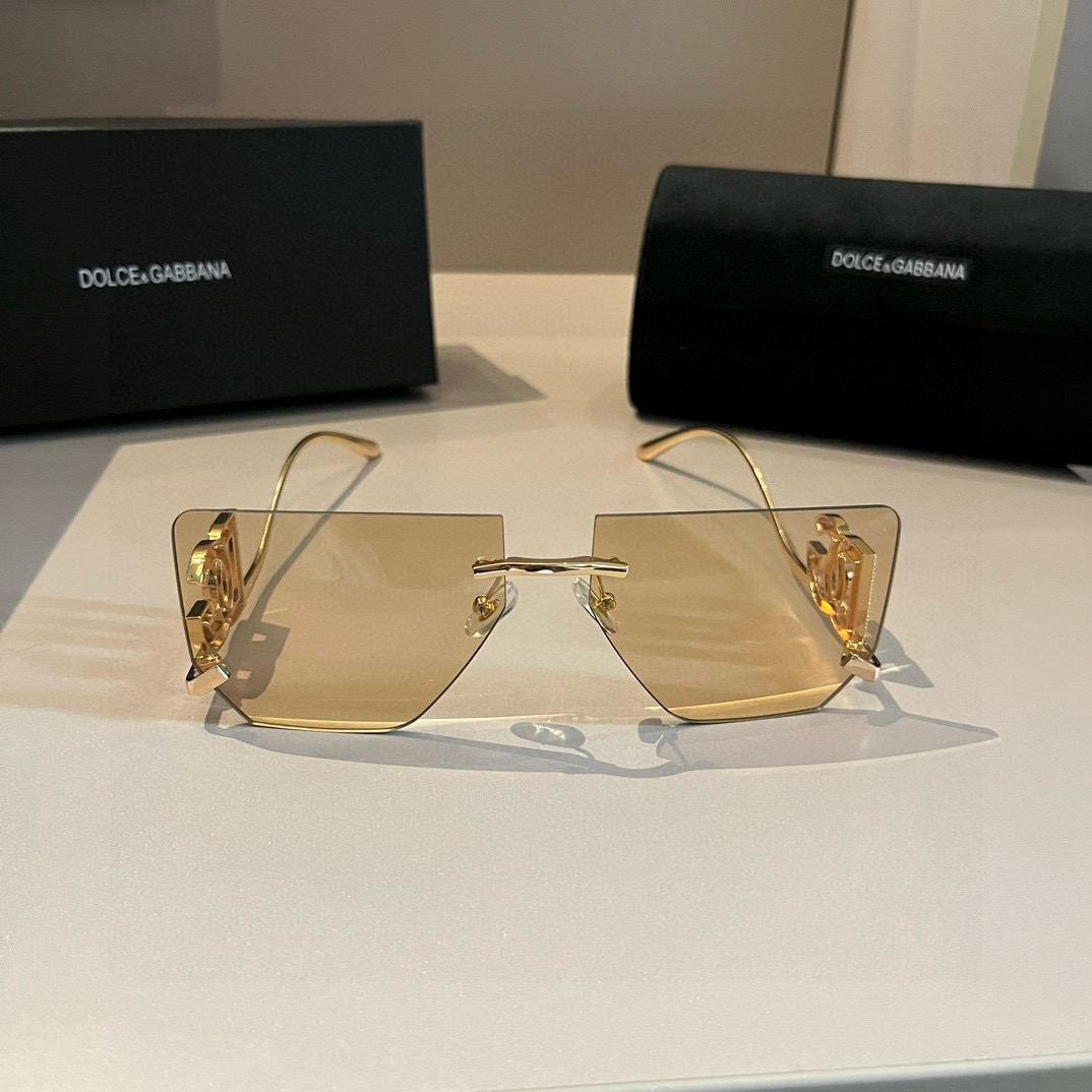 💰133&yen;
DG杜嘉班纳 新款 时尚个性墨镜，这个超级温柔，有夏天的味道