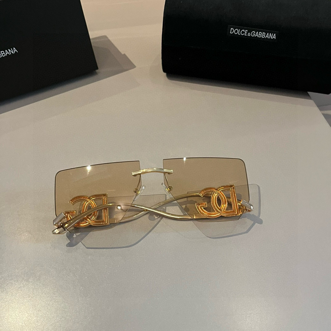 💰133&yen;
DG杜嘉班纳 新款 时尚个性墨镜，这个超级温柔，有夏天的味道