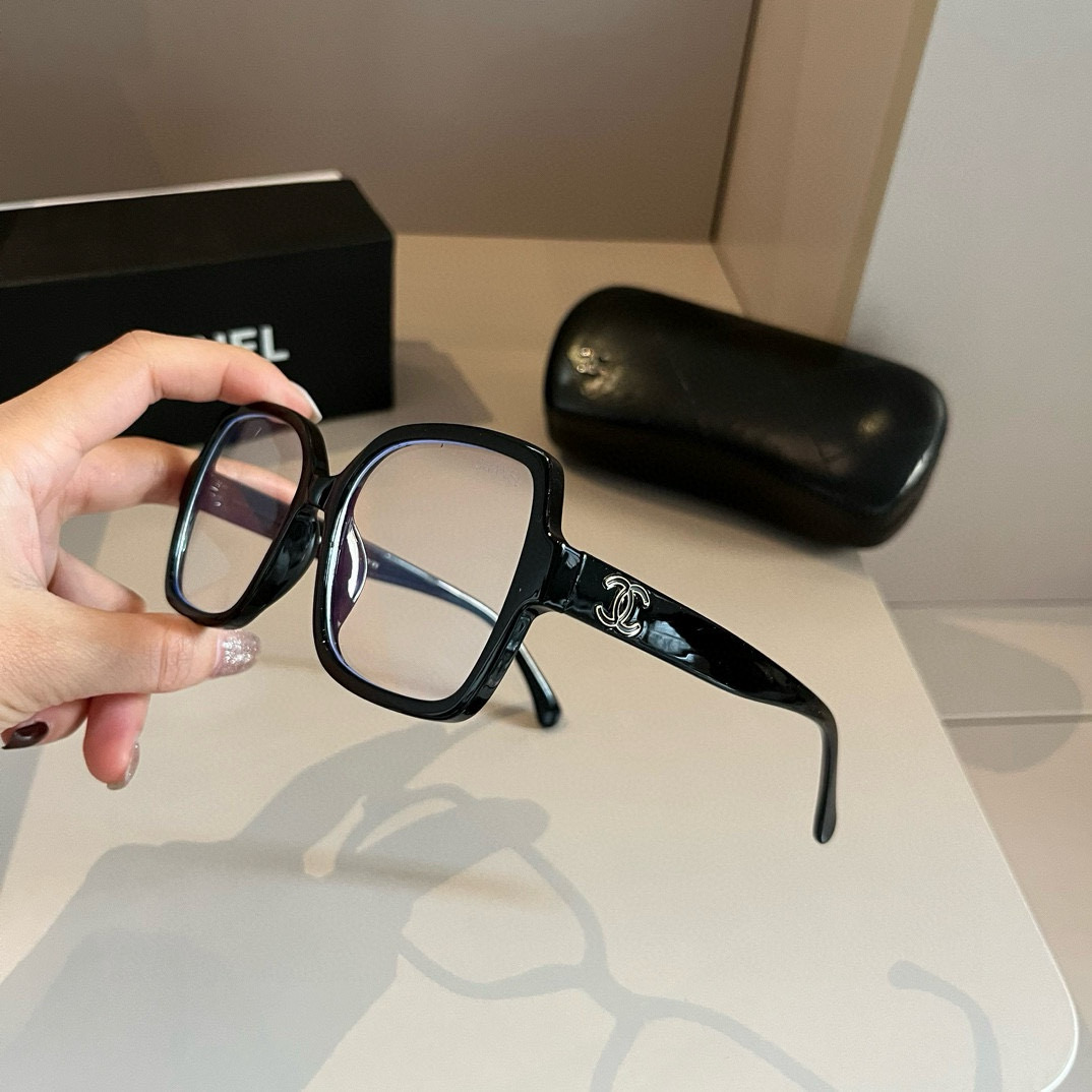 💰128&yen;

Chanel香奈儿防蓝光学镜，防蓝光护眼镜