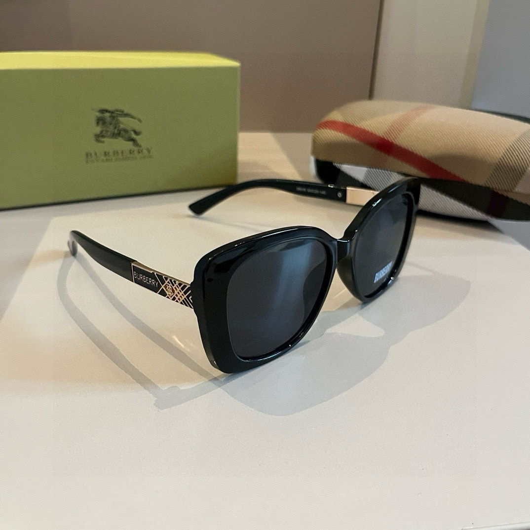 NO:351130,Burberry Burberry's new sunglasses must be used for traveling many celebrities. Sunglasses, glasses, sunglasses, sunglasses, glasses, burberry, burberry19860909Burberry巴宝莉新款太阳墨镜出行必众备多明星同款 太阳镜眼镜墨镜太阳镜,眼镜,burberry,burberry,glasses