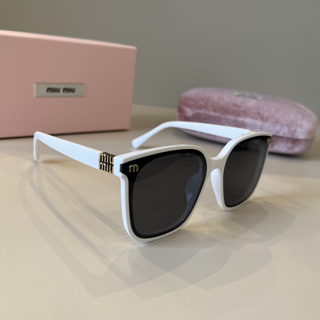 Солнцезащитные очки MiU MiU