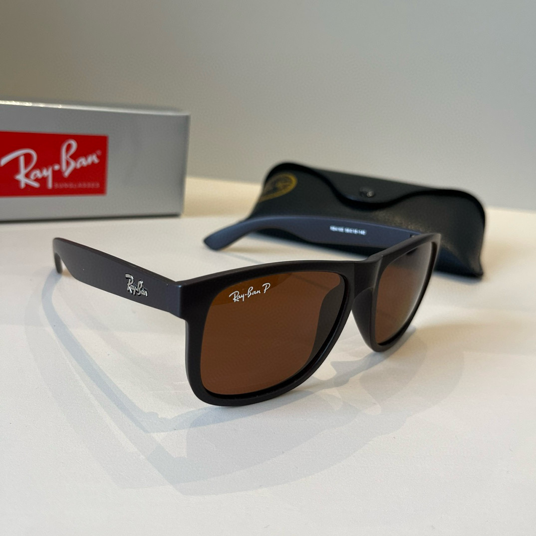 NO:355920,RB4165 RayBan is one of the symbols of the US Air Force. It is highly sought after by major stars and has always led the world trend vane. Its style and endless inspiration have been innovating and never surpassed. This sunglasses not only have high performance and comfort, but also has a high recognition teardrop-like lens that fully demonstrates the tough and handsome, heroic and cool style. High-definition lenses have high impact and wear resistance, making it difficult not to love glasses, sunglasses, glasses19860909RB4165 雷朋(RayBan) 作为美国空军的标志之一,深受各大明星追捧始终引领世界潮流风向标,永不落时的风格、永无止境的灵感,一直在创新,从未被超越. 此款太阳镜不仅具有高性能和舒适度,高辨识度的泪滴状镜片更充分展现硬朗帅气,英姿飒爽的酷感型格.高清晰度镜片具有很高的冲击性和耐磨性,让人很难不爱眼镜墨镜太阳镜,眼镜,glasses