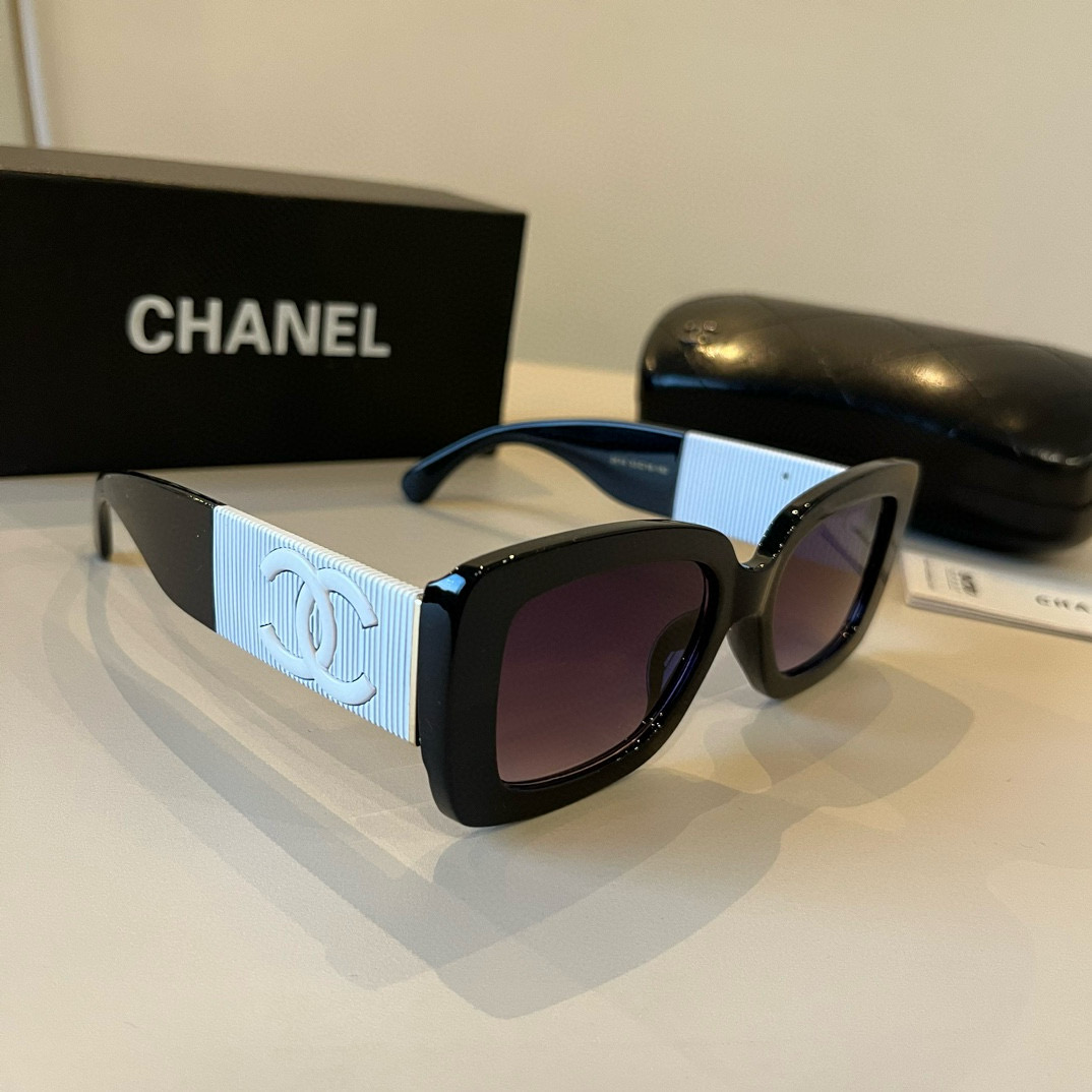 NO:358030,I love Chanel sunglasses, I really love it. The aura on my face is tightly grasped, the huge look shows that the face is small, the glasses are large and single, and the temples are just right in size, and they are light and comfortable to wear!  glasses sunglasses sunglasses, glasses, chanel, chanel19860909批 Chanel香奈儿太阳镜,真是爱了爱了,上脸那气场拿捏的死死,巨显脸小,眼镜大单一点也不重,镜腿幅度设计的刚刚好,佩戴轻盈舒适！眼镜墨镜太阳镜,眼镜,chanel,chanel,glasses