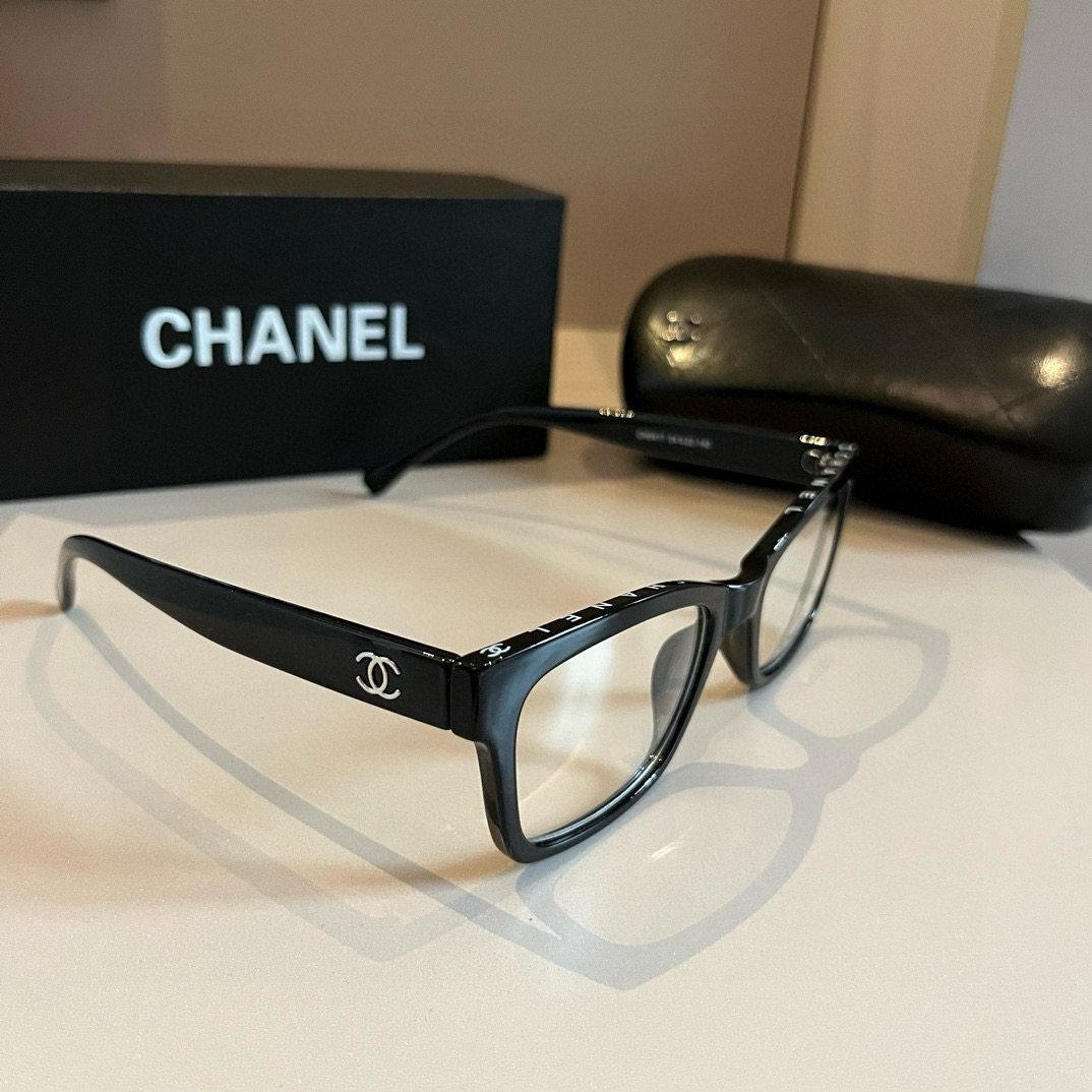 NO:358090,Chanel Chanel sunglasses are really versatile, basically not picky about face shape. The design is also low-key and elegant, and the logo on the top is full of brand atmosphere. The temples are spring legs, and the opening and closing are very crisp. Glasses, sunglasses, glasses, chanel, chanel19860909Chanel香奈儿太阳镜真的好百搭啊,基本不挑脸型. 设计也是低调又气质,顶部的logo充满了品牌气息.镜腿是弹簧腿,开合很清脆.眼镜墨镜太阳镜,眼镜,chanel,chanel,glasses