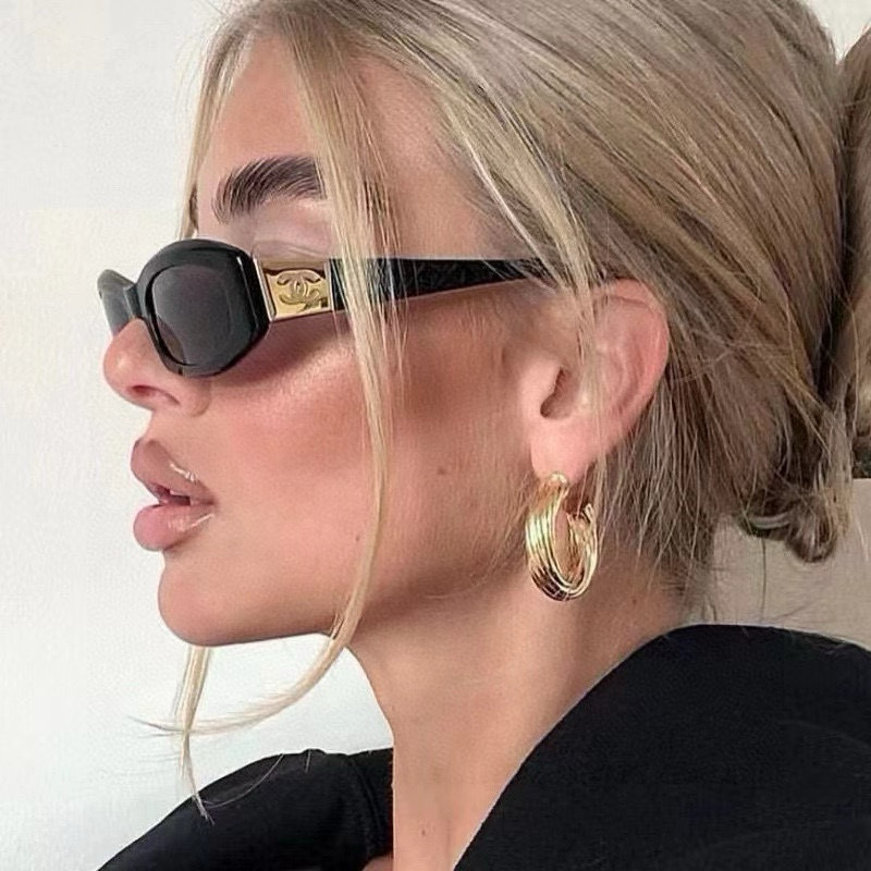 NO:358121,Chanel medieval gold logo sunglasses Vintage Chanel medieval sunglasses golden double Clogo sunglasses Xiangjia medieval sunglasses classic style. Glasses sunglasses, glasses, chanel, chanel, chanel, chanel19860909Chanel中古金色logo墨镜 Vintage Chanel香奈儿中古墨镜金色双Clogo太阳眼镜 香家中古墨镜的经典款.眼镜墨镜太阳镜,眼镜,chanel,chanel,chanel,glasses