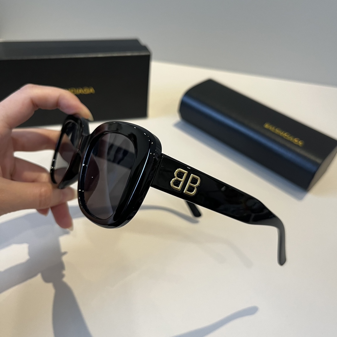 Parisian Glasses: Gender-Neutral, Pure, and Lightweight for Comfort - 图片 4
