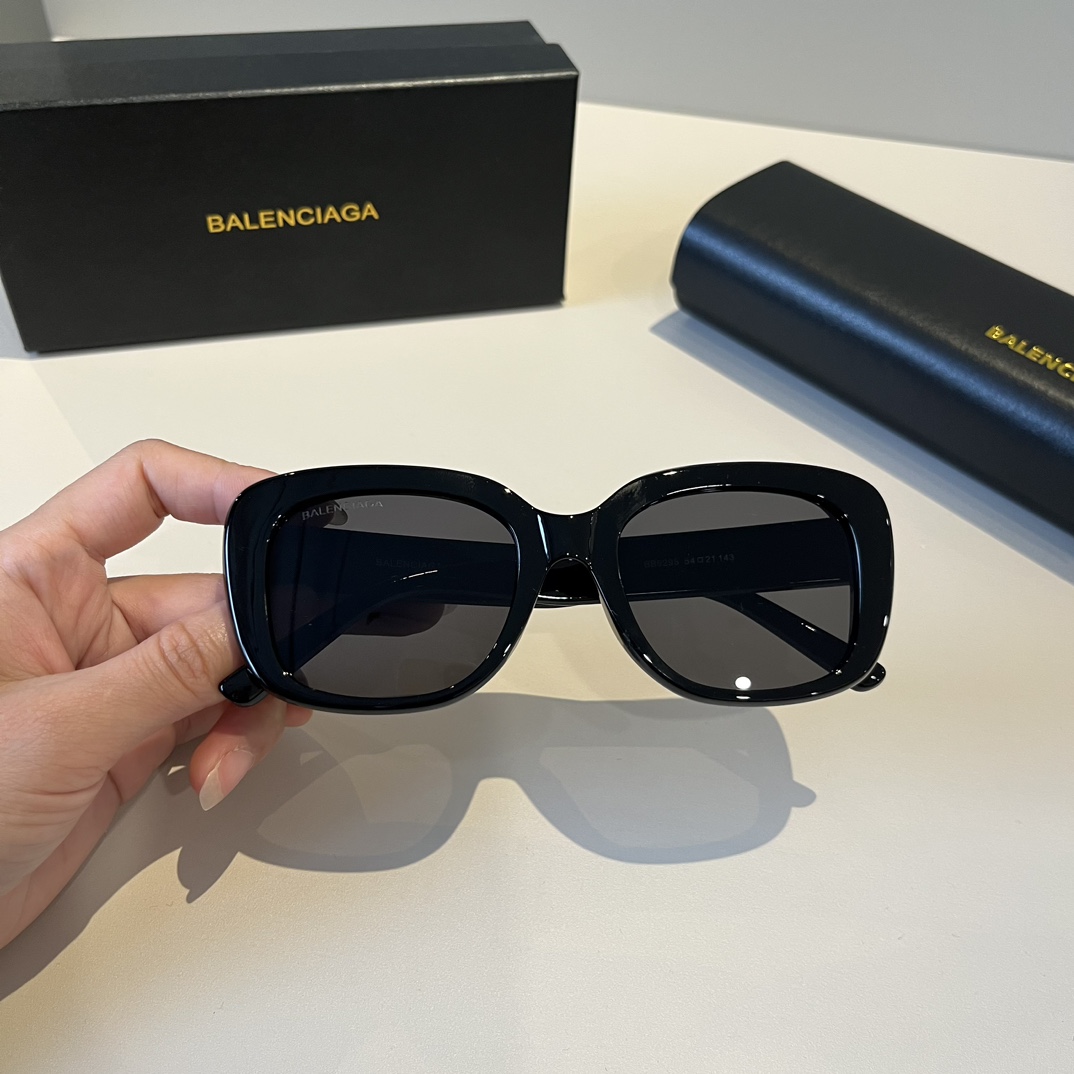 Parisian Glasses: Gender-Neutral, Pure, and Lightweight for Comfort - 图片 5