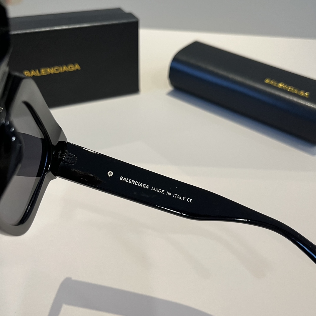 Parisian Gender-Neutral Glasses with Lightweight Frame and Comfortable Fit - 图片 5