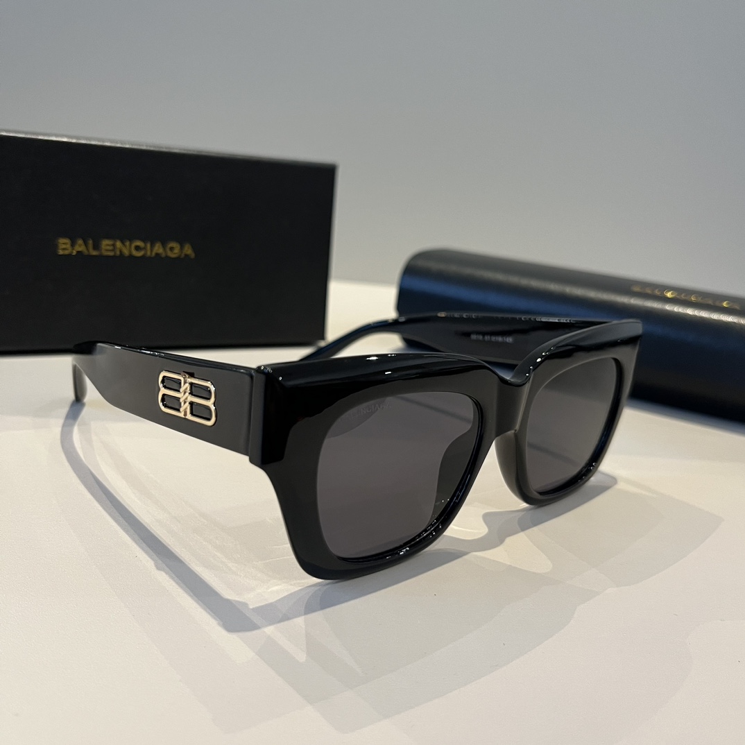 Parisian Gender-Neutral Glasses with Lightweight Frame and Comfortable Fit - 图片 2