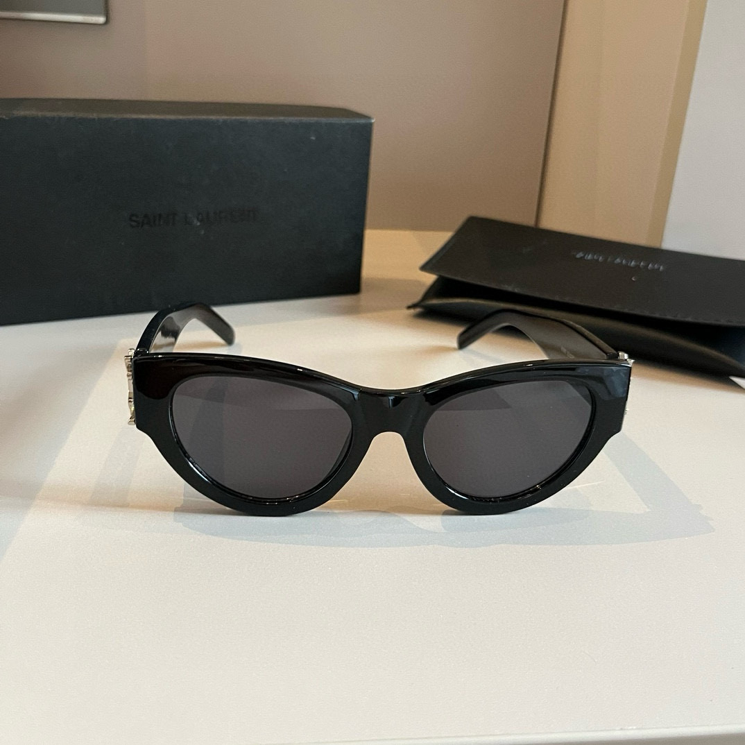 Солнцезащитные очки Yves Saint Laurent SL M94