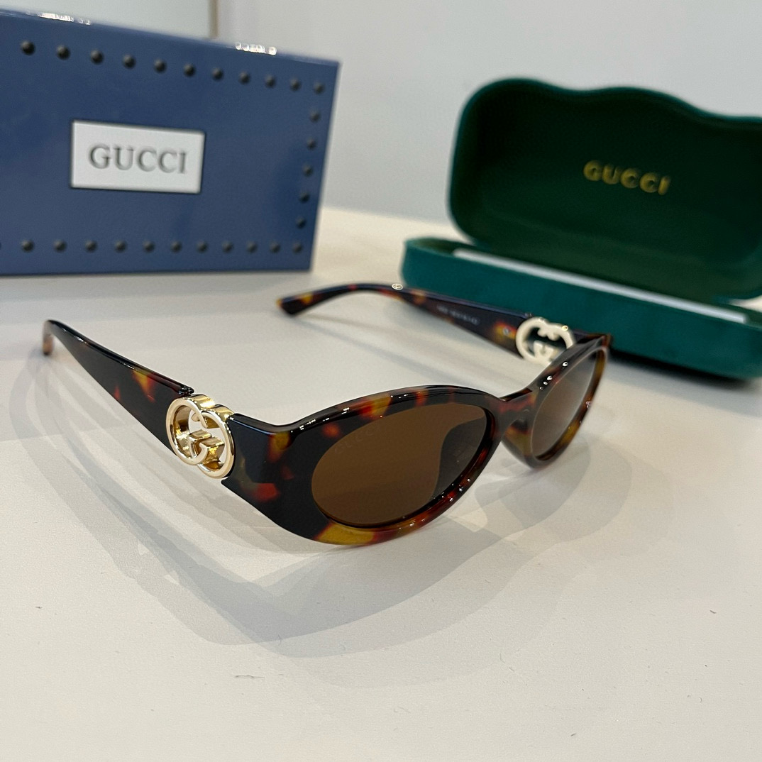 NO:361956,Gucci sunglasses. Summer is here, sunglasses are essential for going out every day. But girls with small faces always feel that their faces are covered. You can try this Gucci GUCCI GG1662SA flat round narrow frame Asian version design heightened integrated nose pads. It is not easy to slide down glasses sunglasses, glasses, gucci19860909Gucci太阳墨镜 夏天来了,太阳镜每日出门必备 但是小脸女生的戴别的总觉得脸都被遮完了 大可试试 Gucci这一款喏 GUCCI GG1662SA 扁圆窄框 亚洲版设计增高一体鼻托 不容易下滑眼镜墨镜太阳镜,眼镜,gucci,glasses