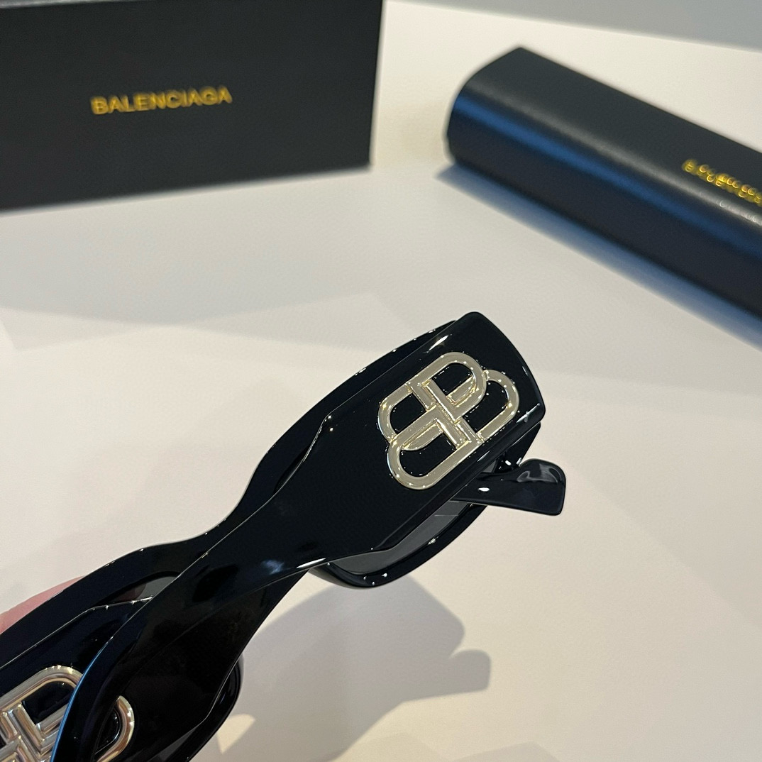 Parisian Glasses: Gender-Neutral, Pure, and Lightweight – A Stylish Choice - 图片 7