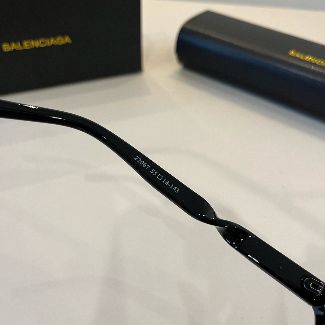 Stylish Parisian Glasses: Gender-Neutral, Lightweight, and Chic - 图片 9