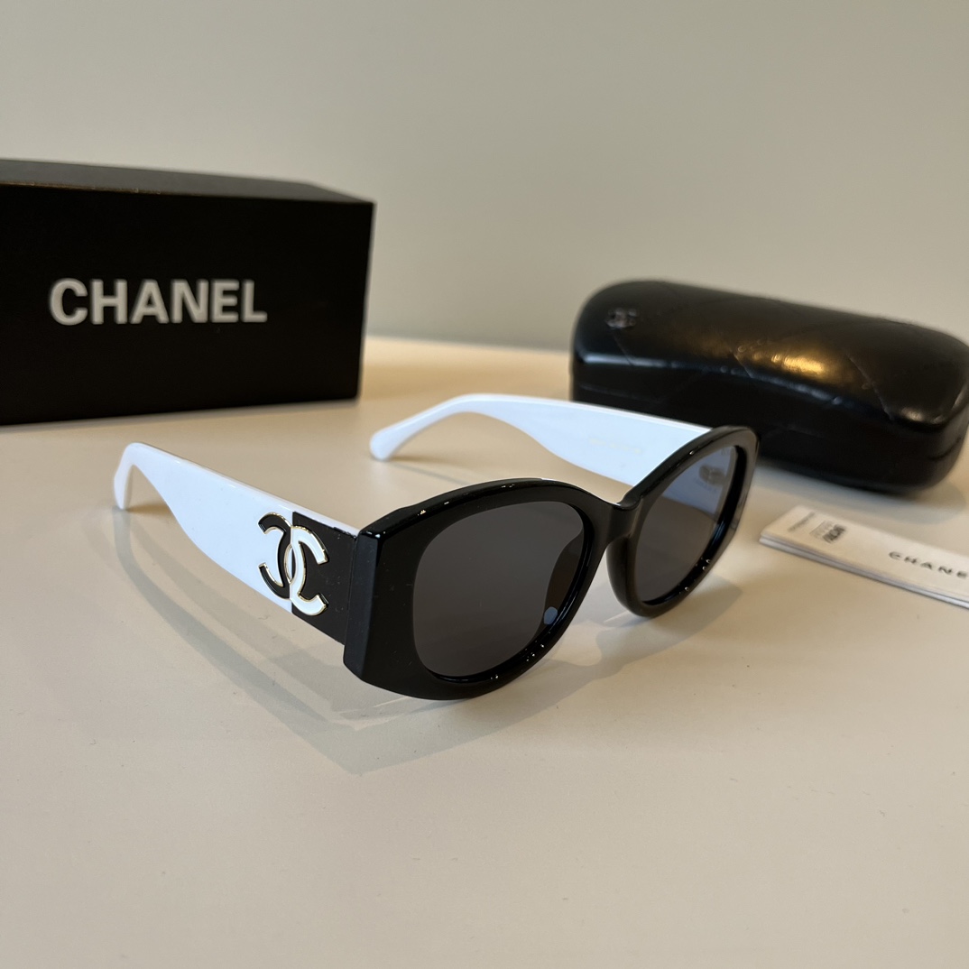 NO:371205,Chanel Chanel black and white panda sunglasses, sweet and salty frames that specifically modify the face shape!  The temple logo is also a panda design (black and white logo is very beautiful, glasses, sunglasses, sunglasses, glasses, chanel, chanel19860909chanel香奈儿黑白熊猫墨镜 可甜可盐镜框特别修饰脸型！ 镜腿logo还是熊猫的设计（黑白logo特别好看噢眼镜墨镜太阳镜,眼镜,chanel,chanel,glasses