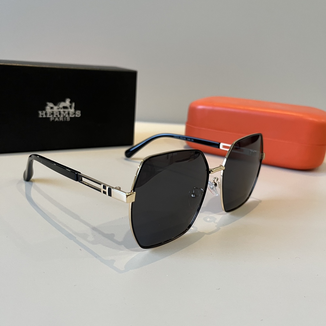 NO:371220,HERNES Hermes Women's HD Sunglasses High Quality Quantity Slice Frame, Imported Poly HD Lens Large Frame Fashion Sunglasses One, High-end Temple Design, Quality is absolutely OK, Excellent Effect. Buy Super Value Glasses Sunglasses, Sunglasses, Hermes19860909HERNES款爱马仕女士高清太阳镜高质 量切片镜框,进口宝丽高清镜片大框时尚太 阳镜一,高端镜腿设计,品质绝对OK,效果极佳.入手超值眼镜墨镜太阳镜,眼镜,hermes,glasses