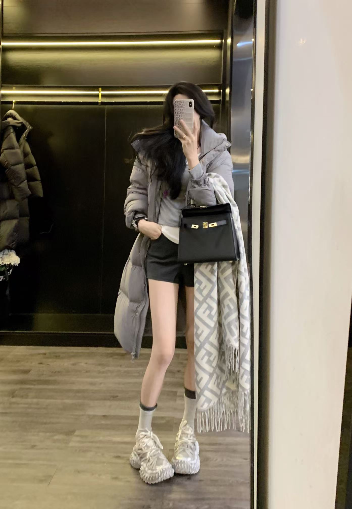 High-End Velvet Female Suit by MM6 Margiela in Various Colors and Sizes - 图片 4