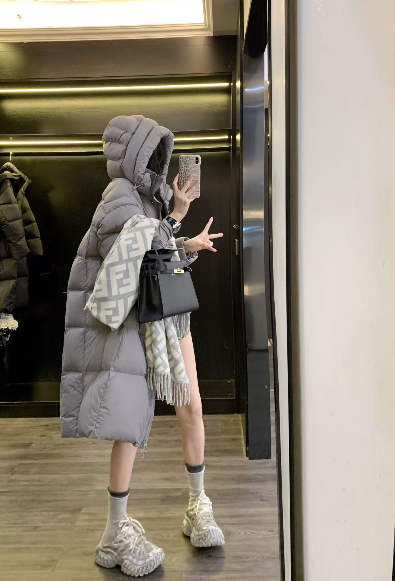 High-End Velvet Female Suit by MM6 Margiela in Various Colors and Sizes - 图片 2