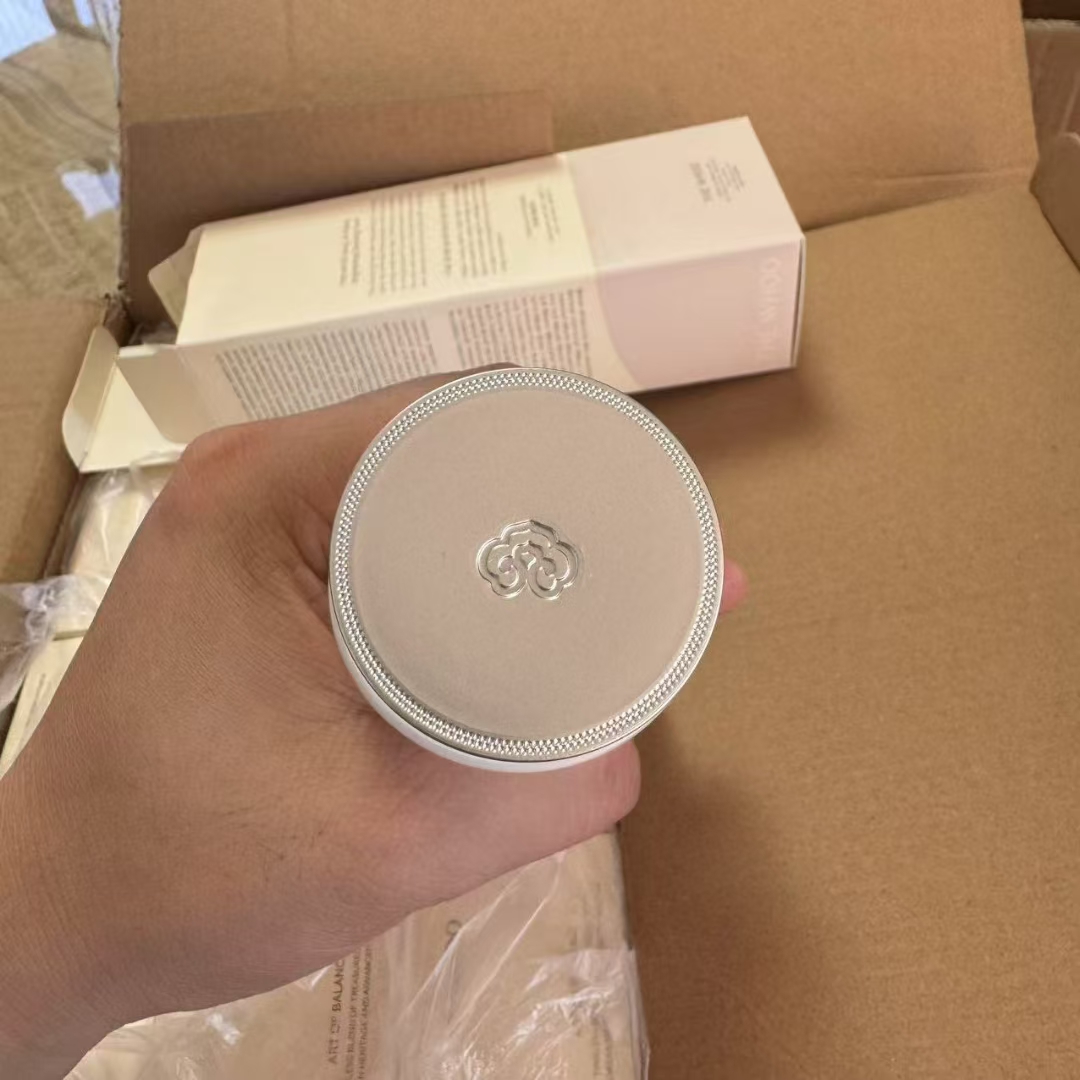 专柜品质/60💰包邮
25版whoo后雪美白洗面奶180ml！
