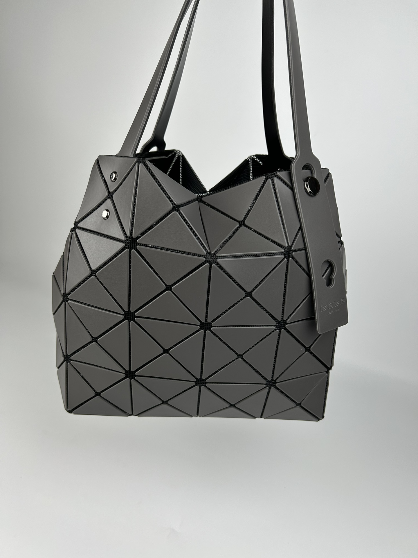 Issey Miyake ～全新的三宅一生 CARAT系列