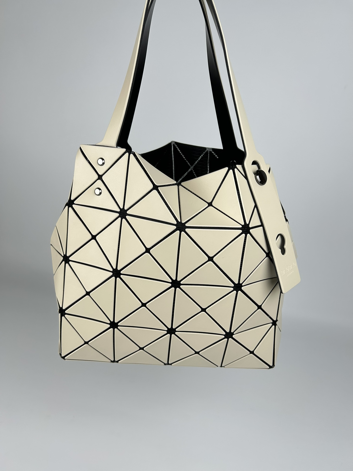 Issey Miyake ～全新的三宅一生 CARAT系列