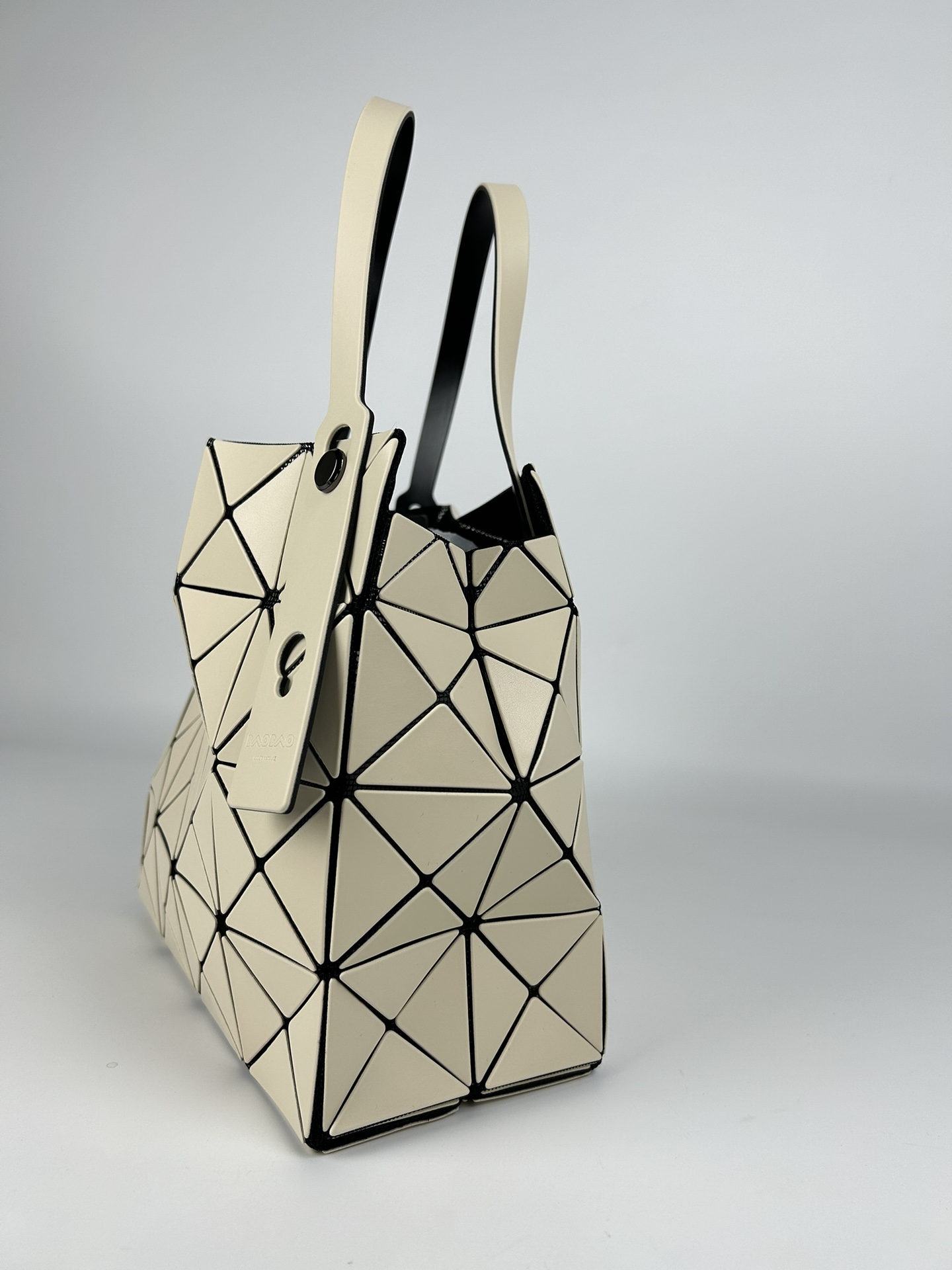 Issey Miyake ～全新的三宅一生 CARAT系列