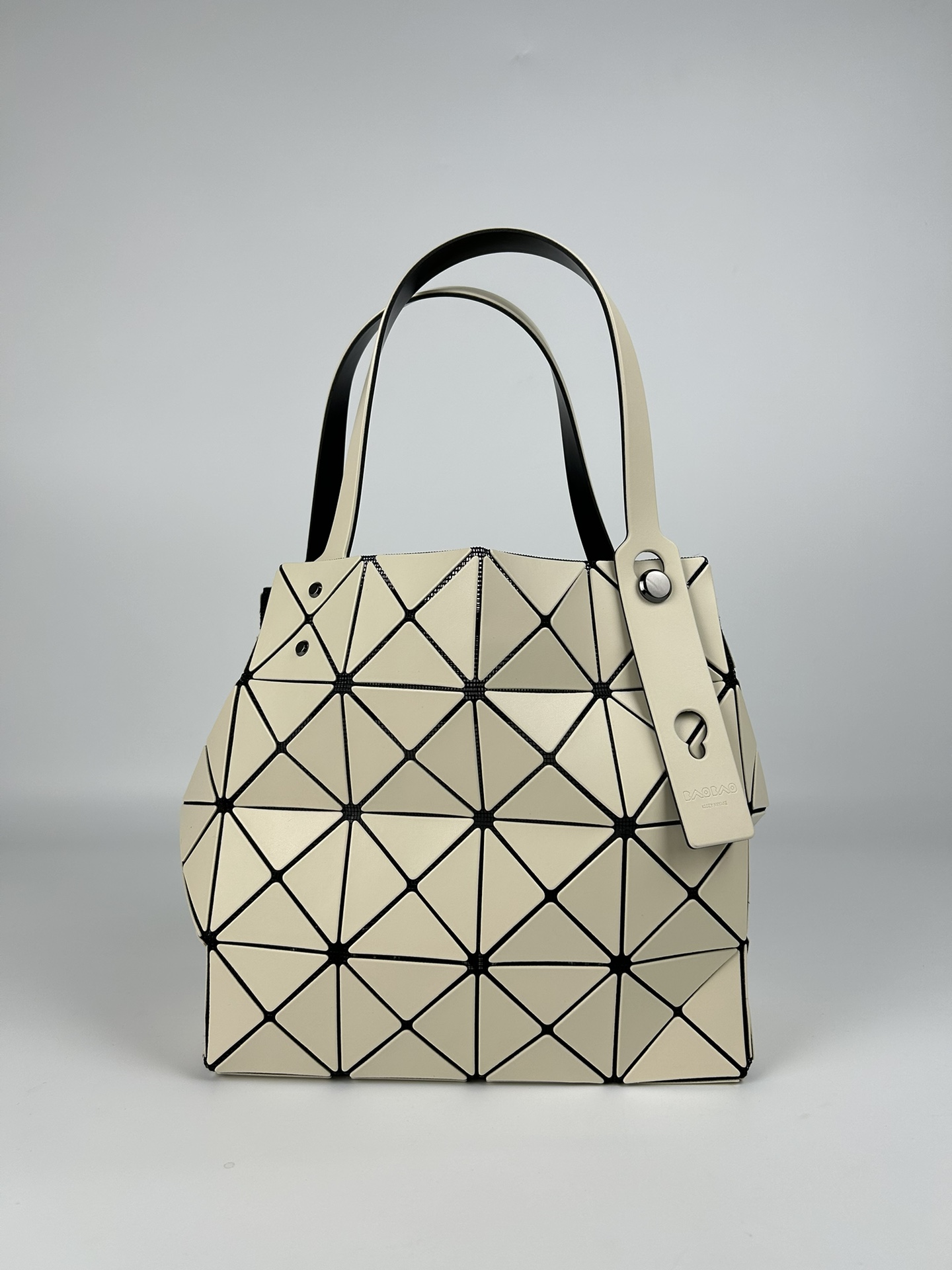 Issey Miyake ～全新的三宅一生 CARAT系列