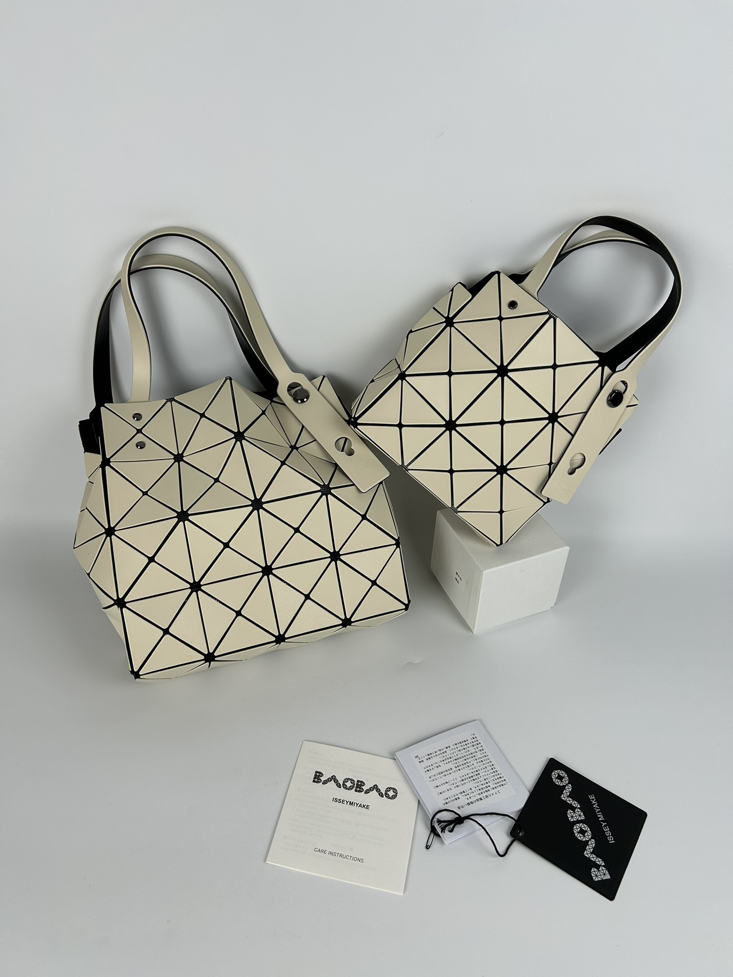 Issey Miyake ～全新的三宅一生 CARAT系列