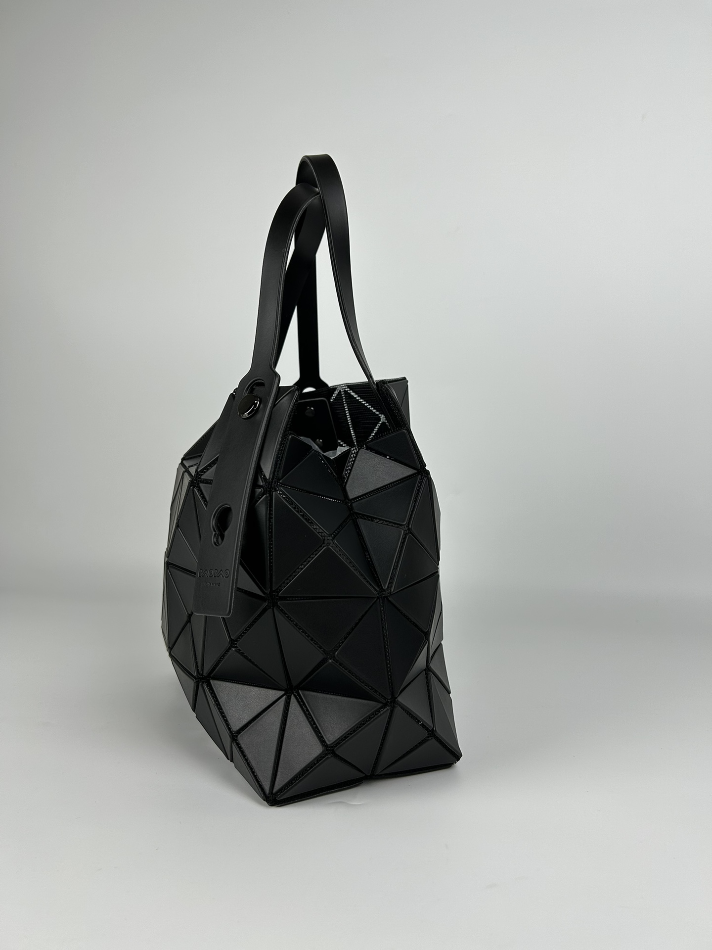 Issey Miyake ～全新的三宅一生 CARAT系列