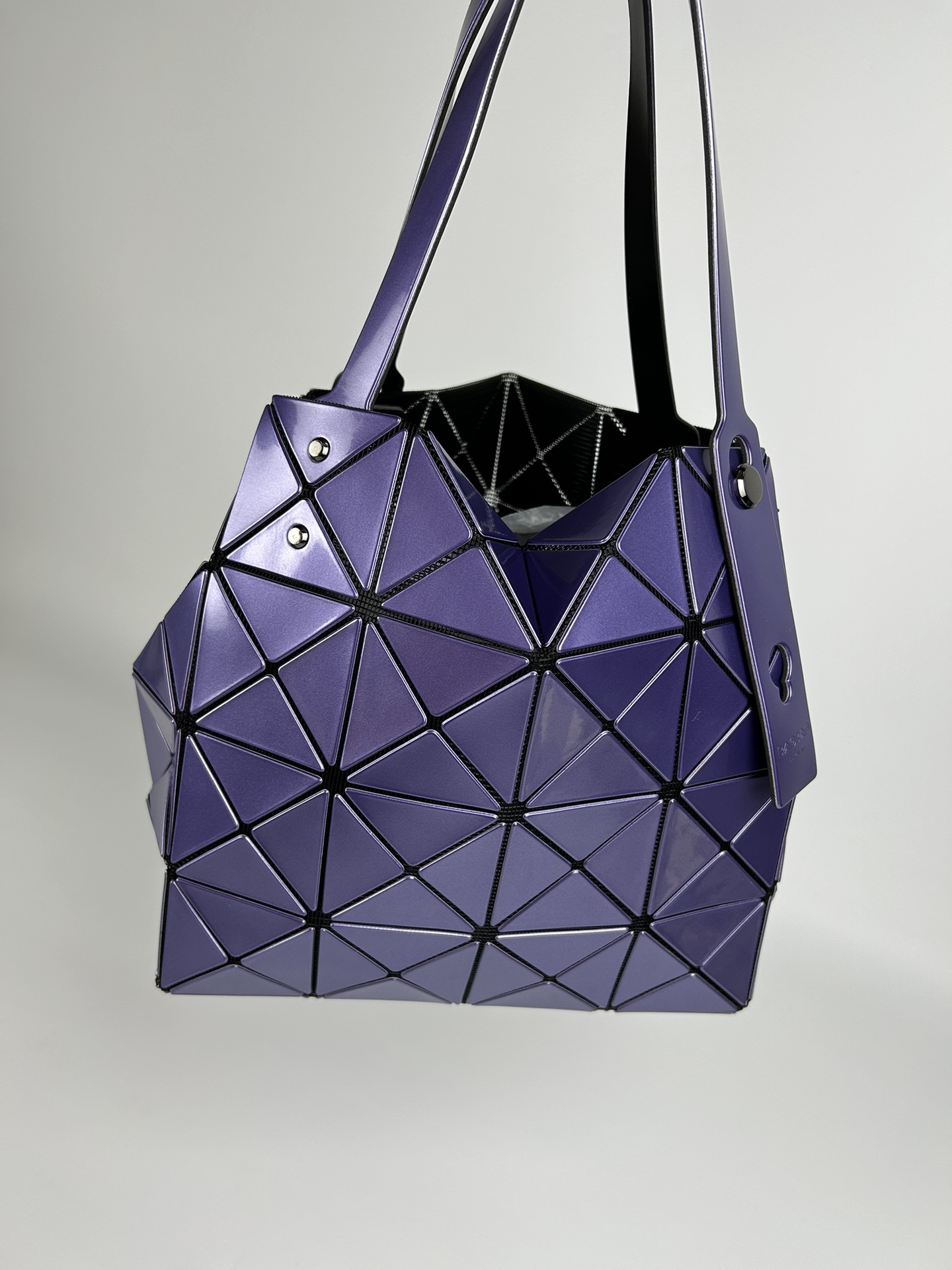 Issey Miyake 全新的三宅一生 CARAT系列