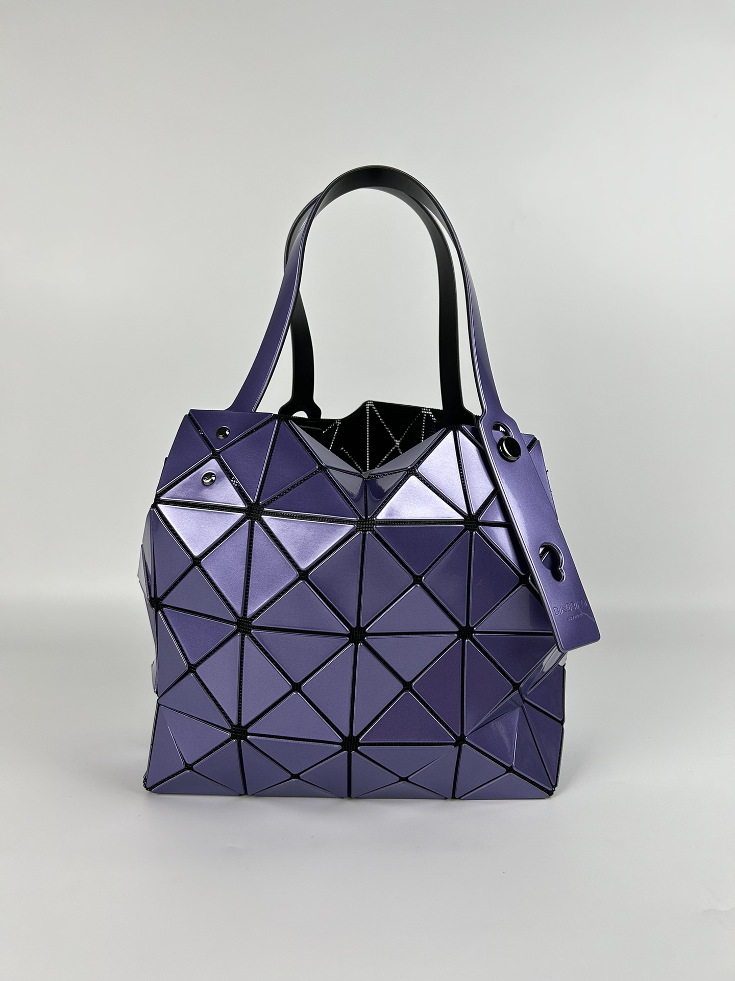 Issey Miyake 全新的三宅一生 CARAT系列