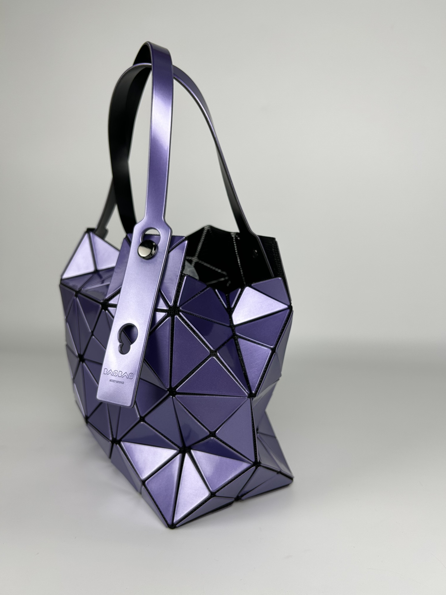 Issey Miyake 全新的三宅一生 CARAT系列