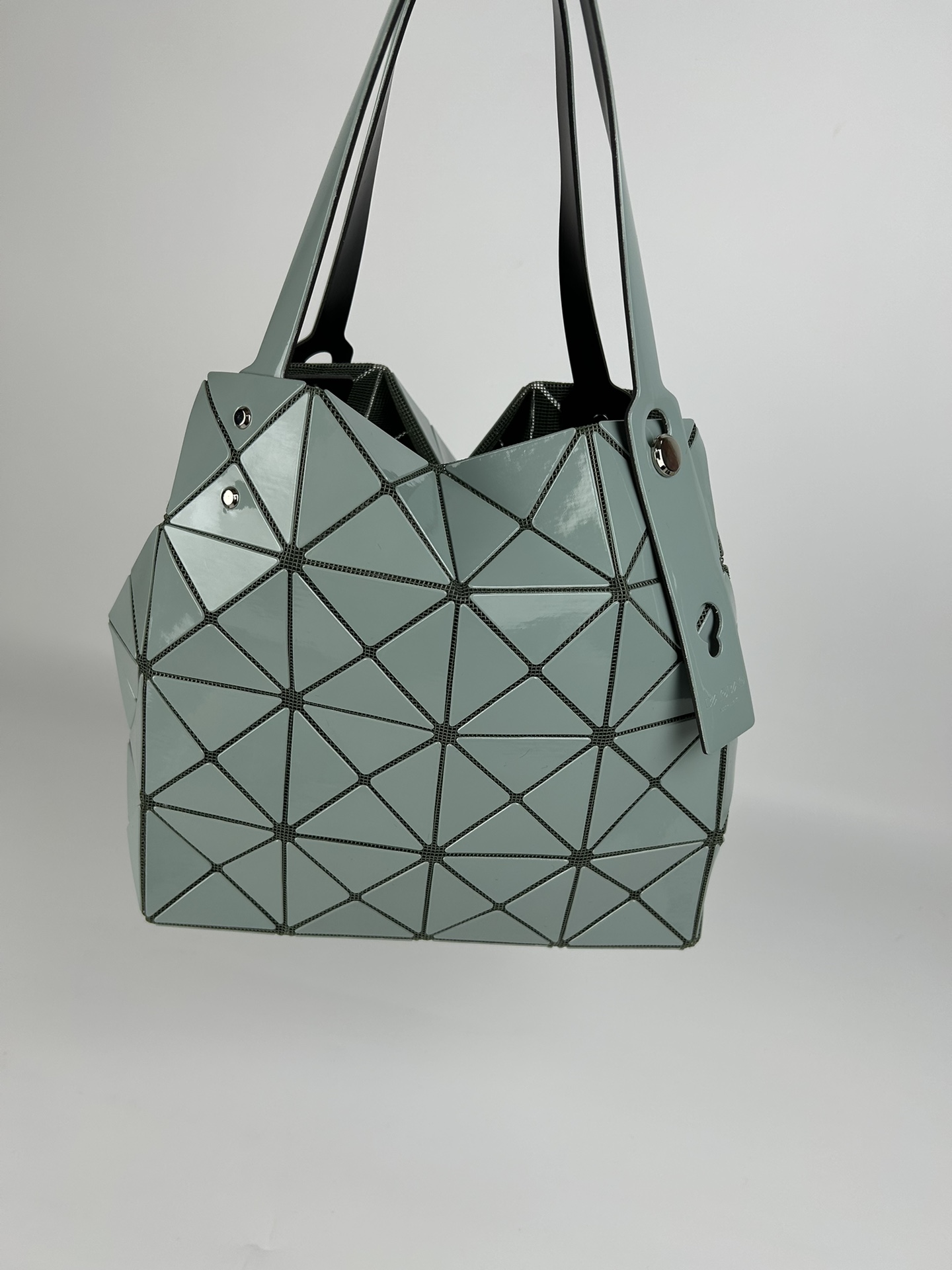 Issey Miyake 全新的三宅一生 CARAT系列