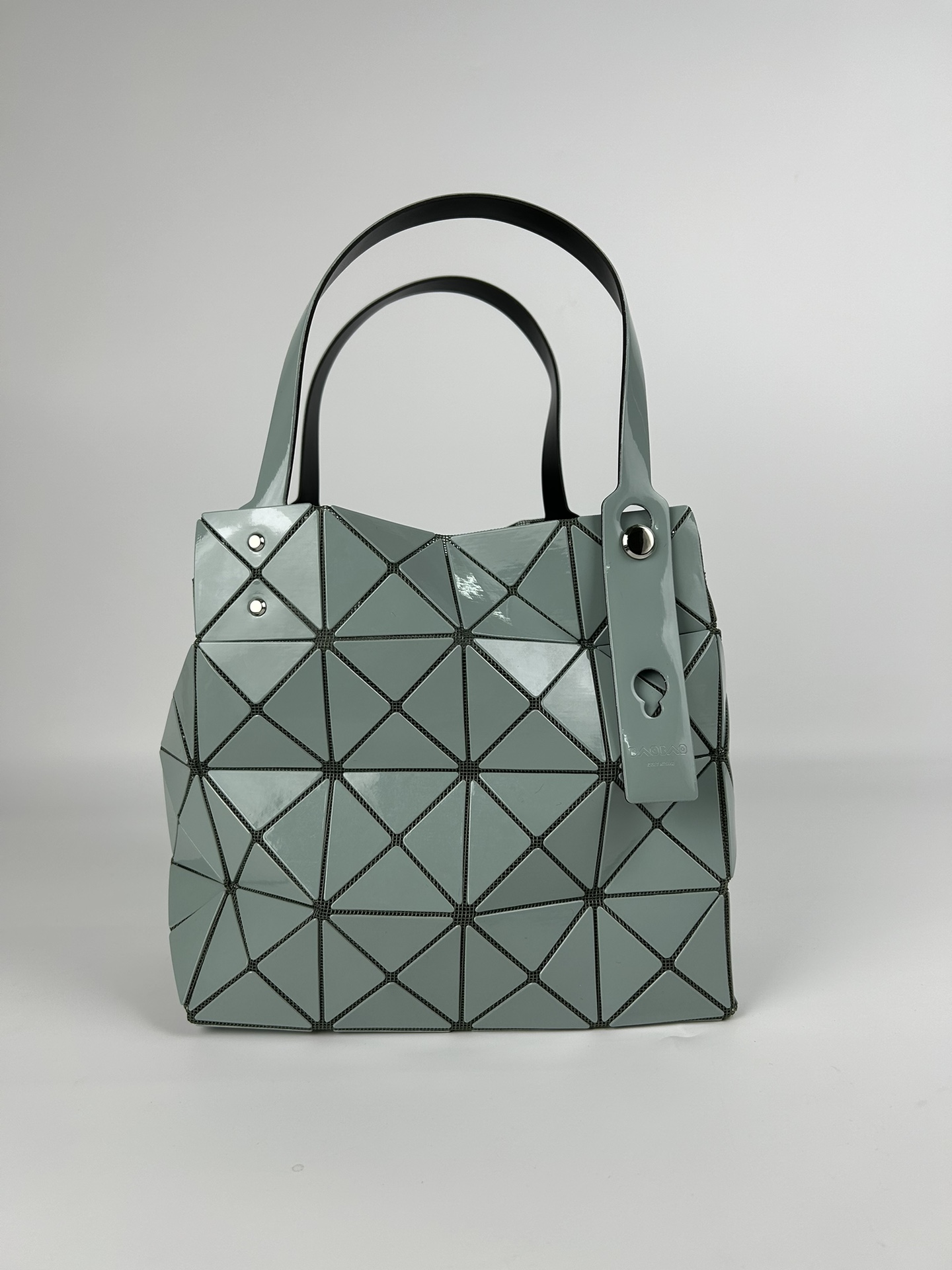 Issey Miyake 全新的三宅一生 CARAT系列