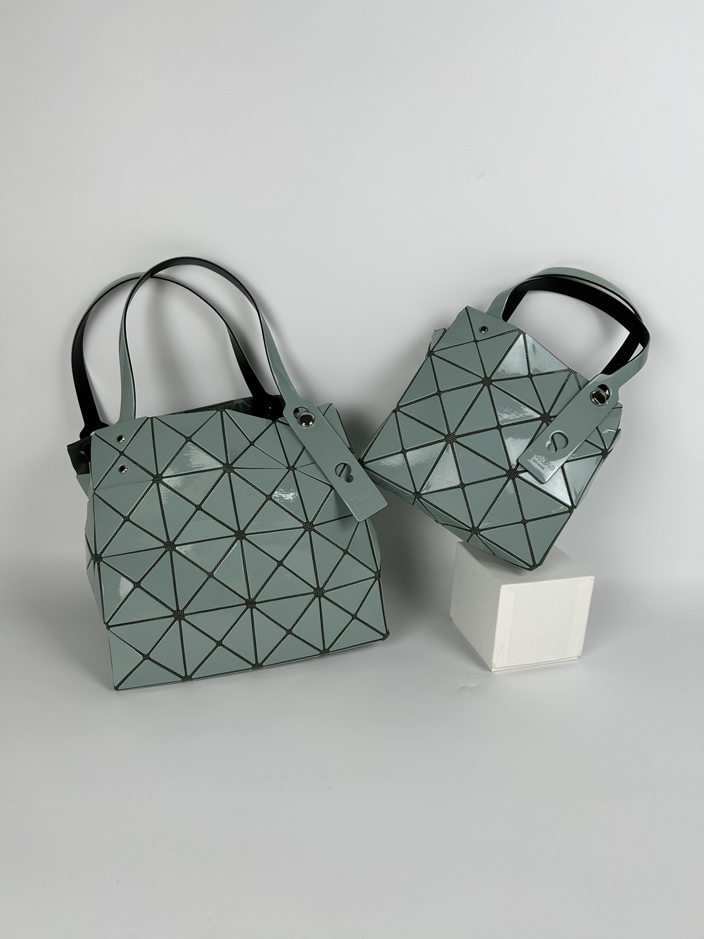 Issey Miyake 全新的三宅一生 CARAT系列