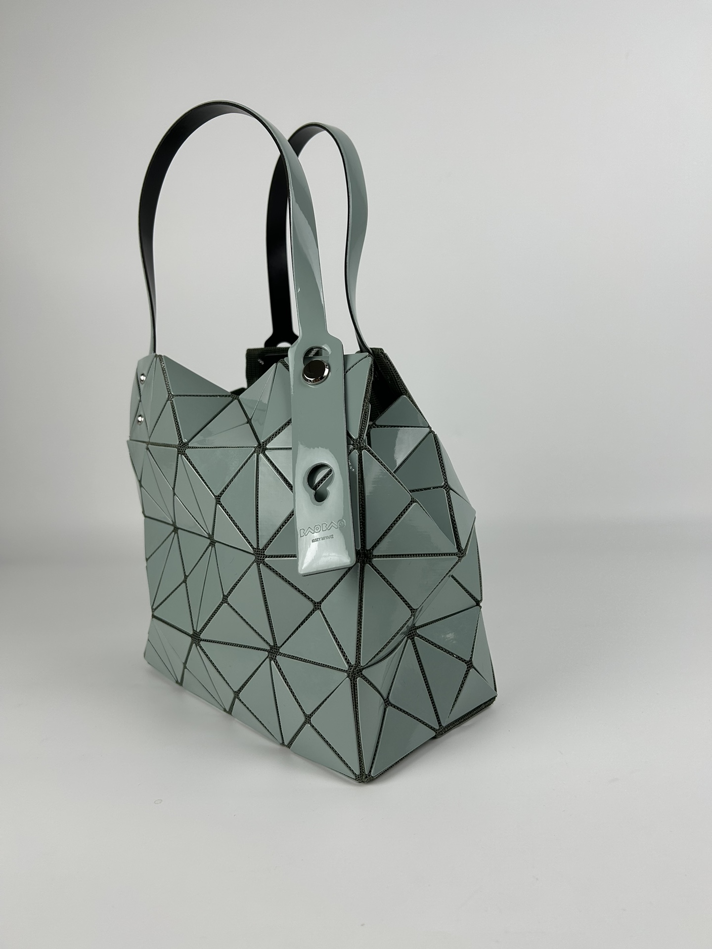Issey Miyake 全新的三宅一生 CARAT系列